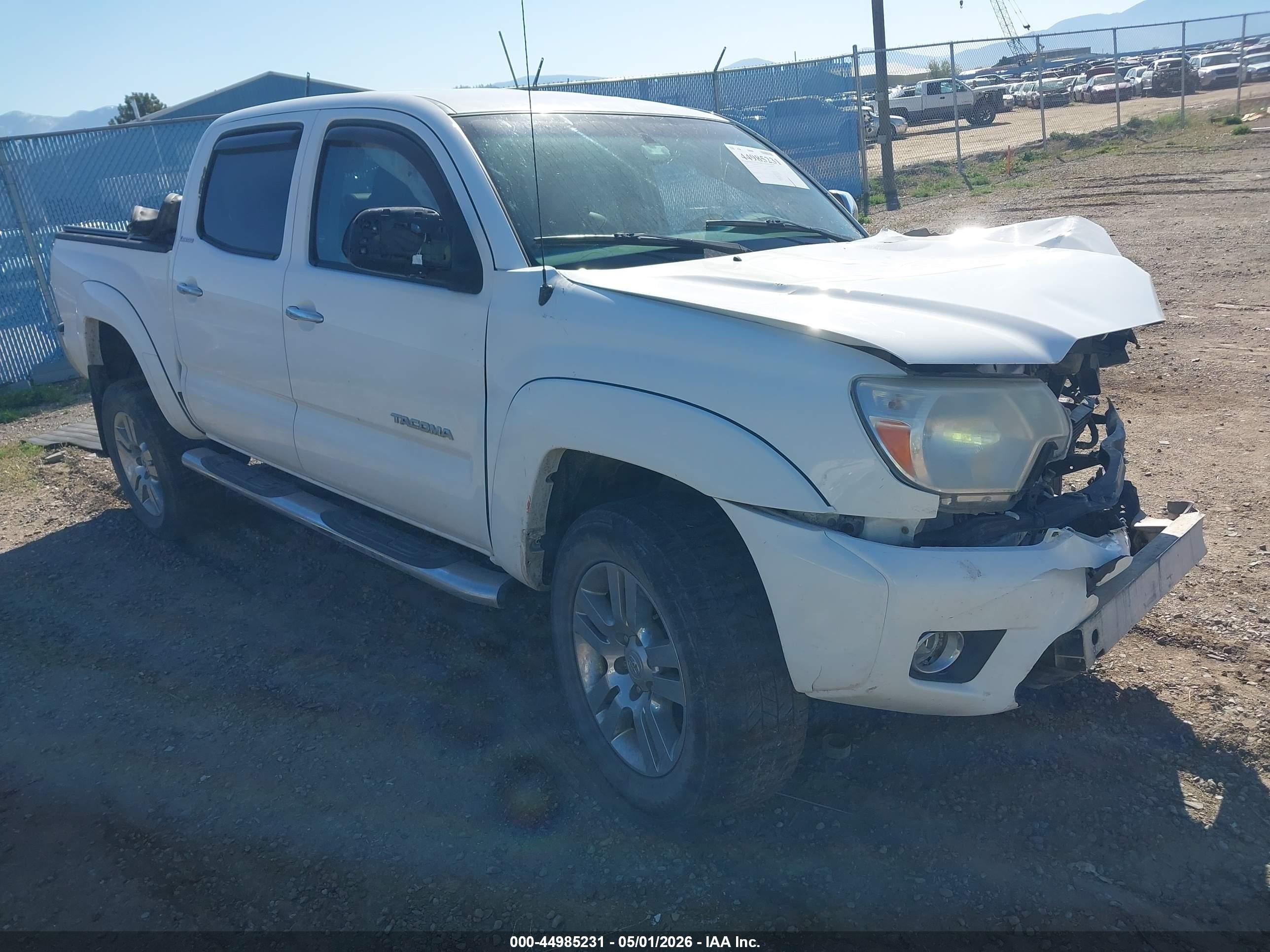 2015 Toyota Tacoma Base V6 White vin: 5TFLU4EN5FX143300