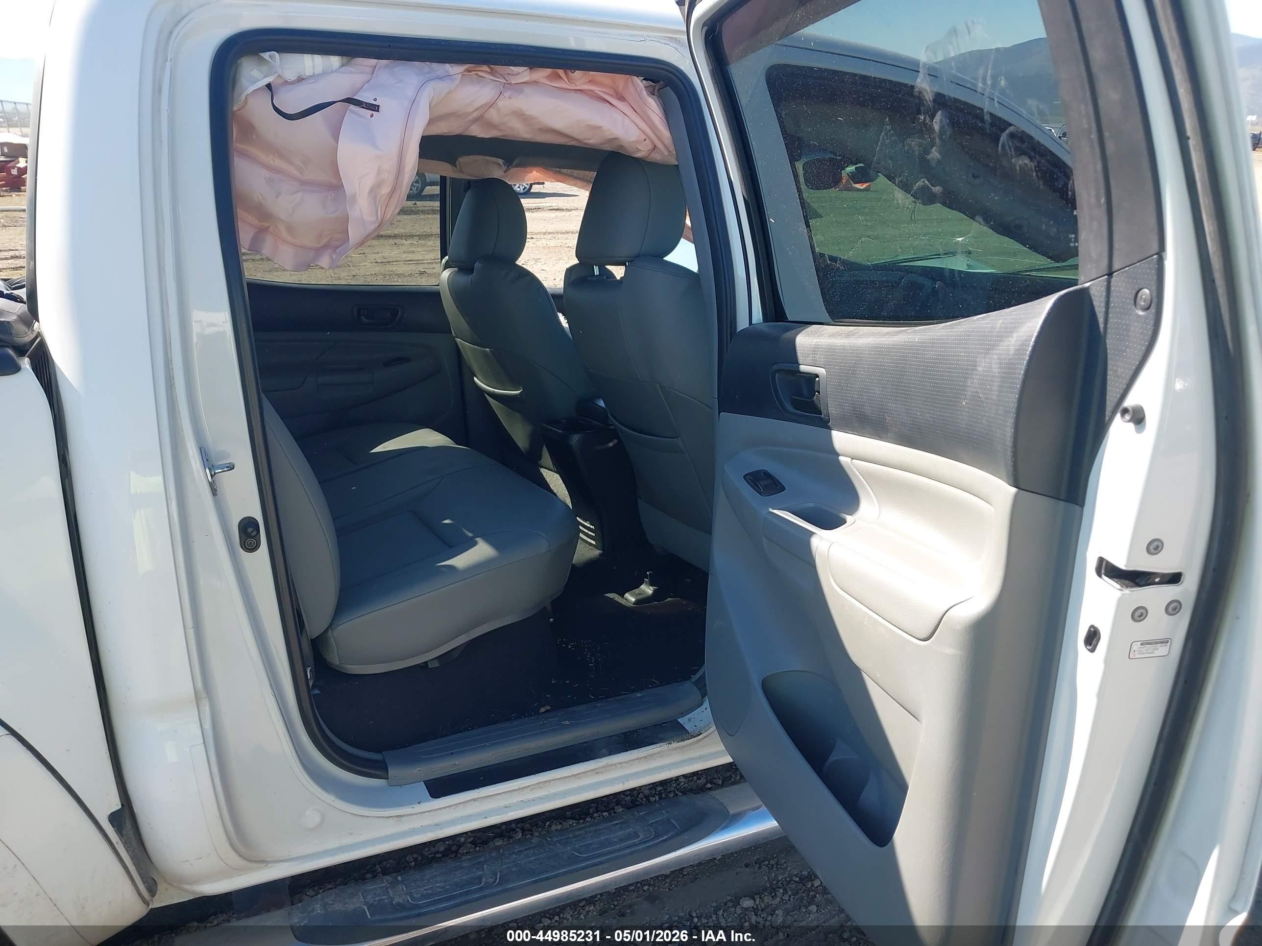 2015 Toyota Tacoma Base V6 White vin: 5TFLU4EN5FX143300