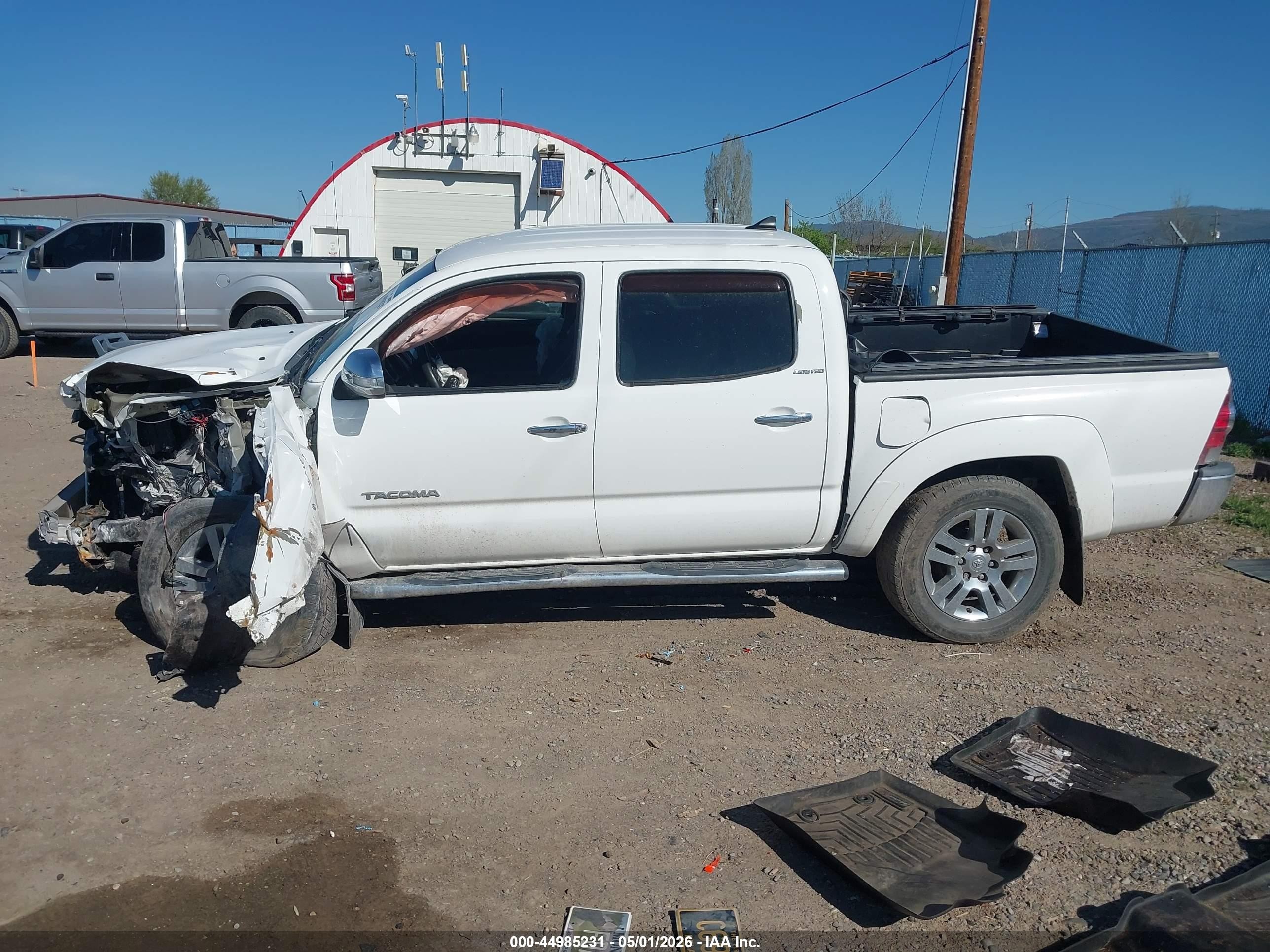 2015 Toyota Tacoma Base V6 White vin: 5TFLU4EN5FX143300