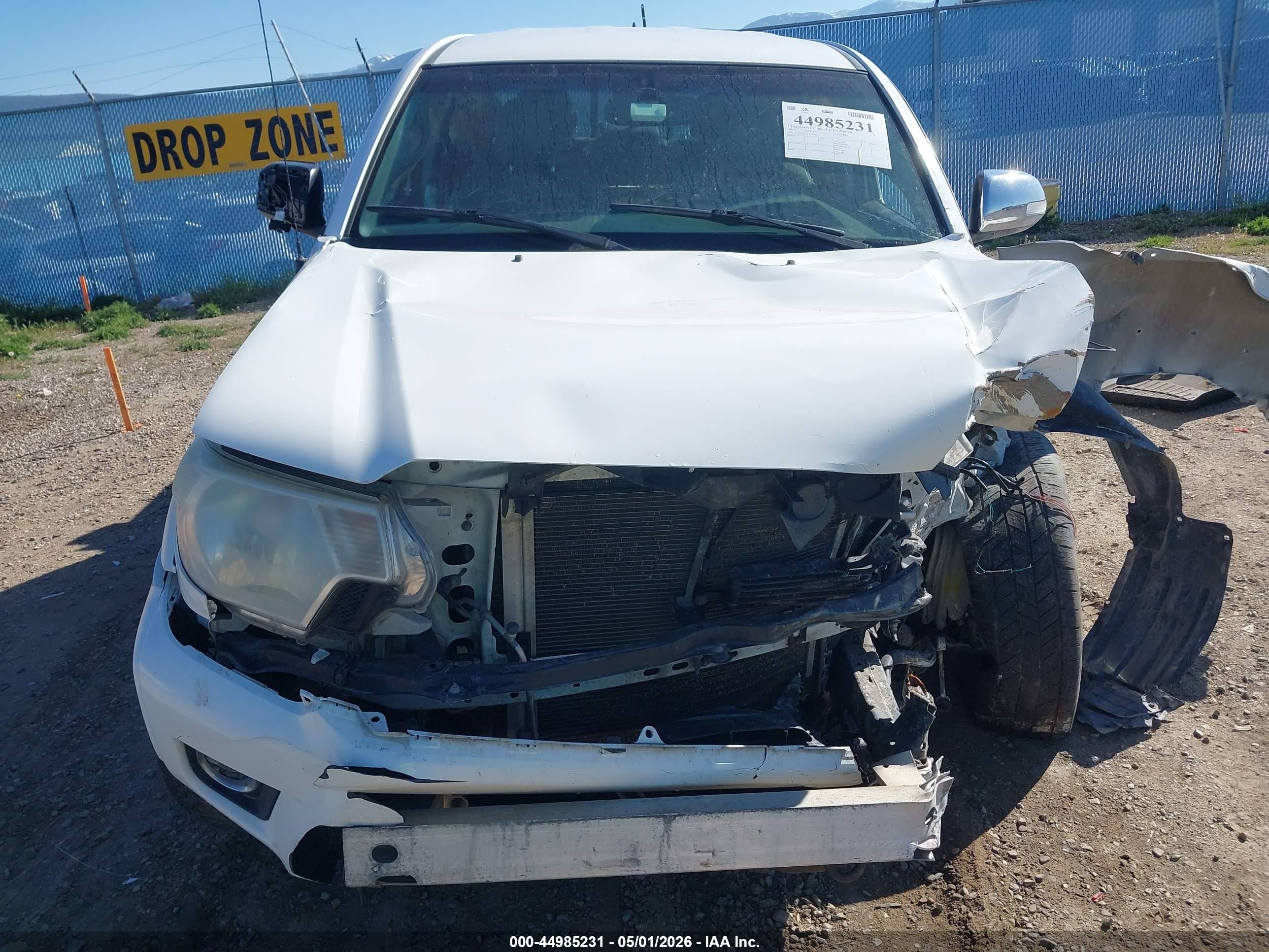 2015 Toyota Tacoma Base V6 White vin: 5TFLU4EN5FX143300