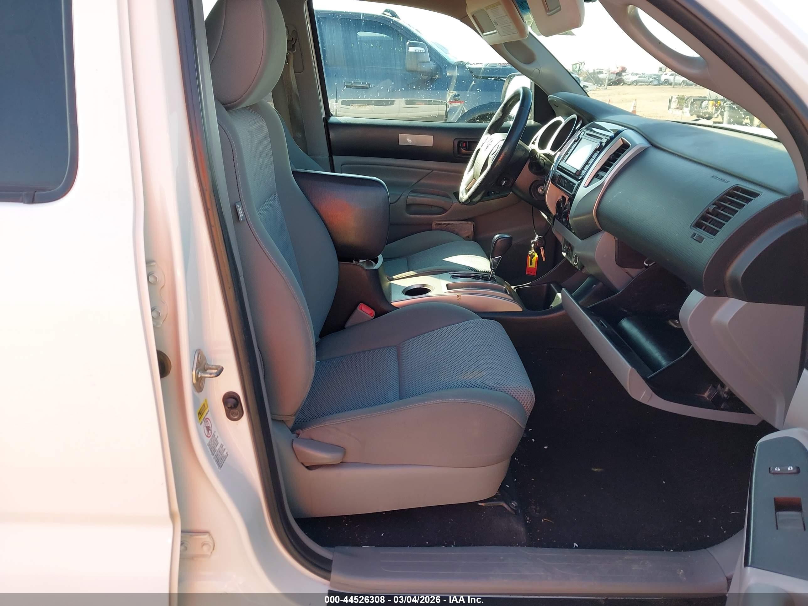 2014 Toyota Tacoma Base V6 Белый vin: 5TFLU4EN6EX100633