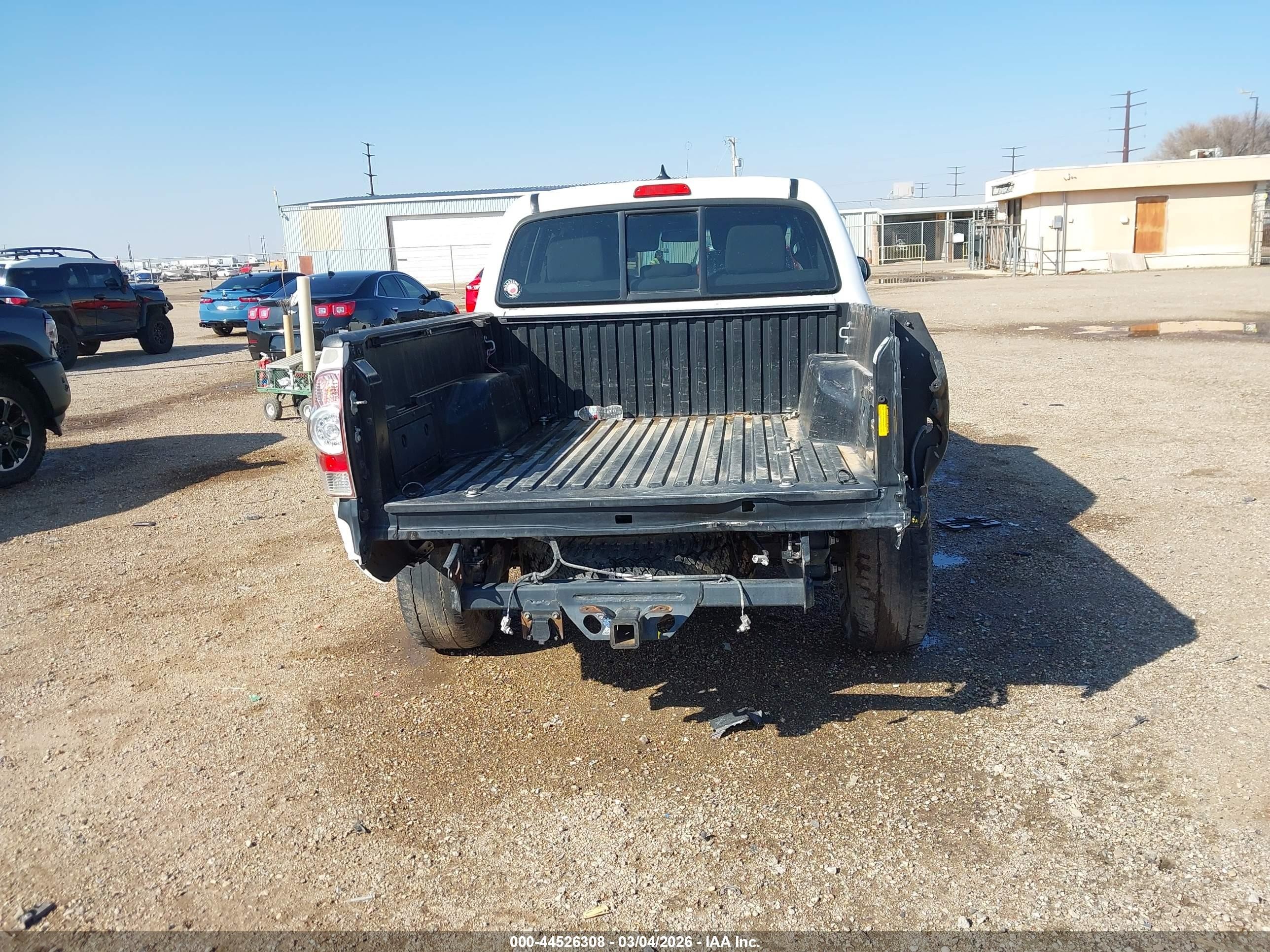 2014 Toyota Tacoma Base V6 Белый vin: 5TFLU4EN6EX100633