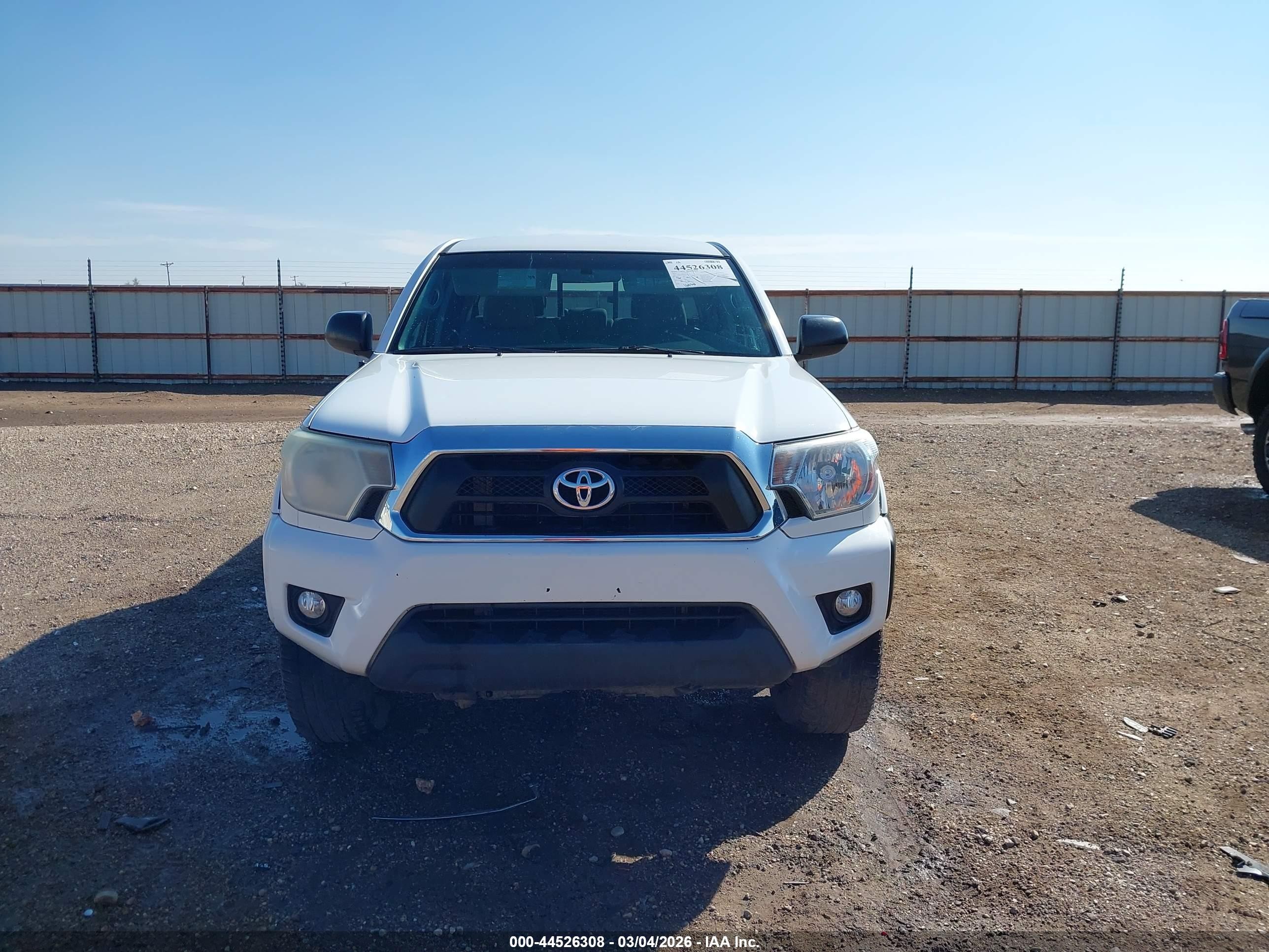 2014 Toyota Tacoma Base V6 Белый vin: 5TFLU4EN6EX100633