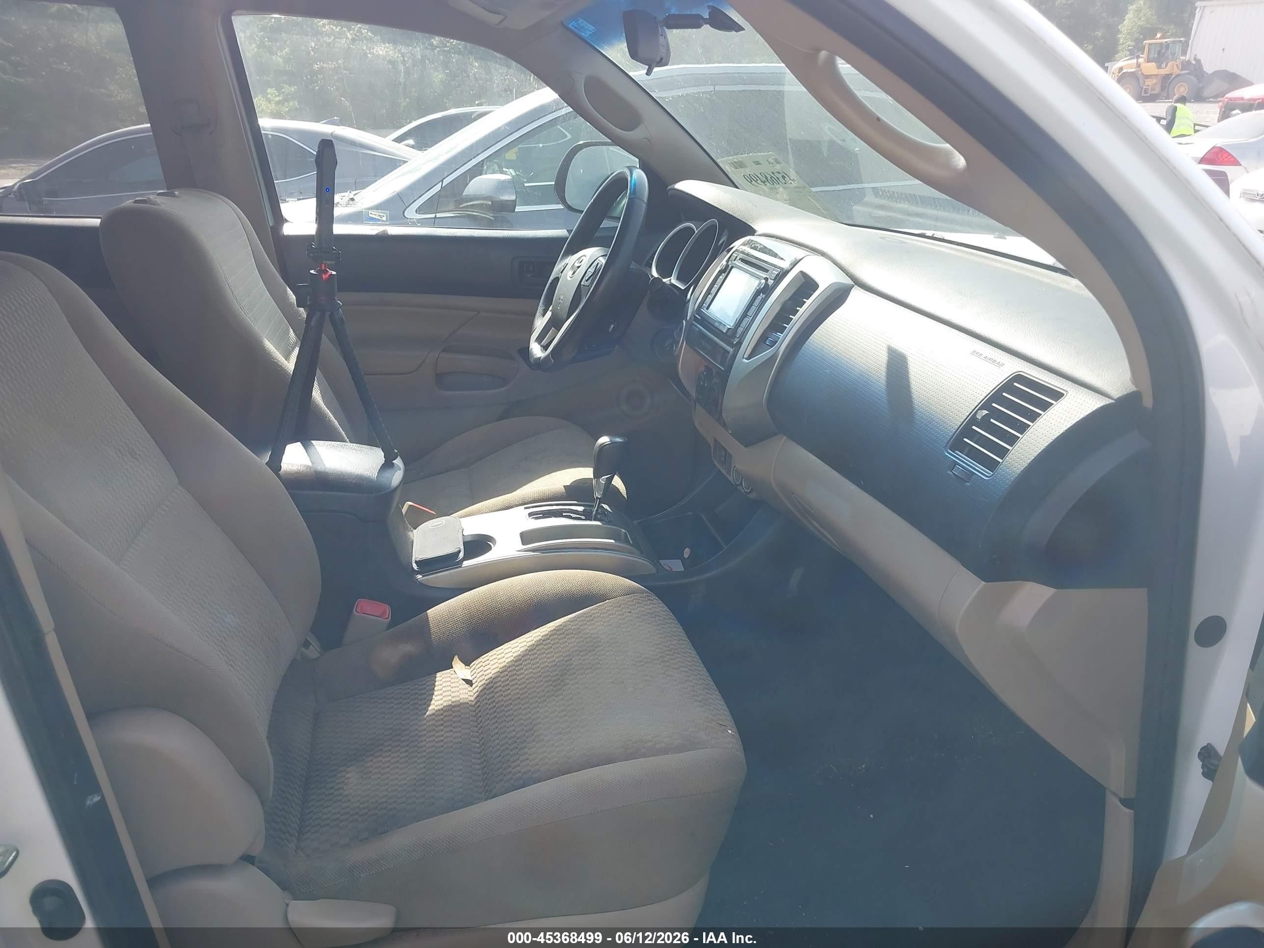 2015 Toyota Tacoma Base V6 Белый vin: 5TFLU4EN7FX132735