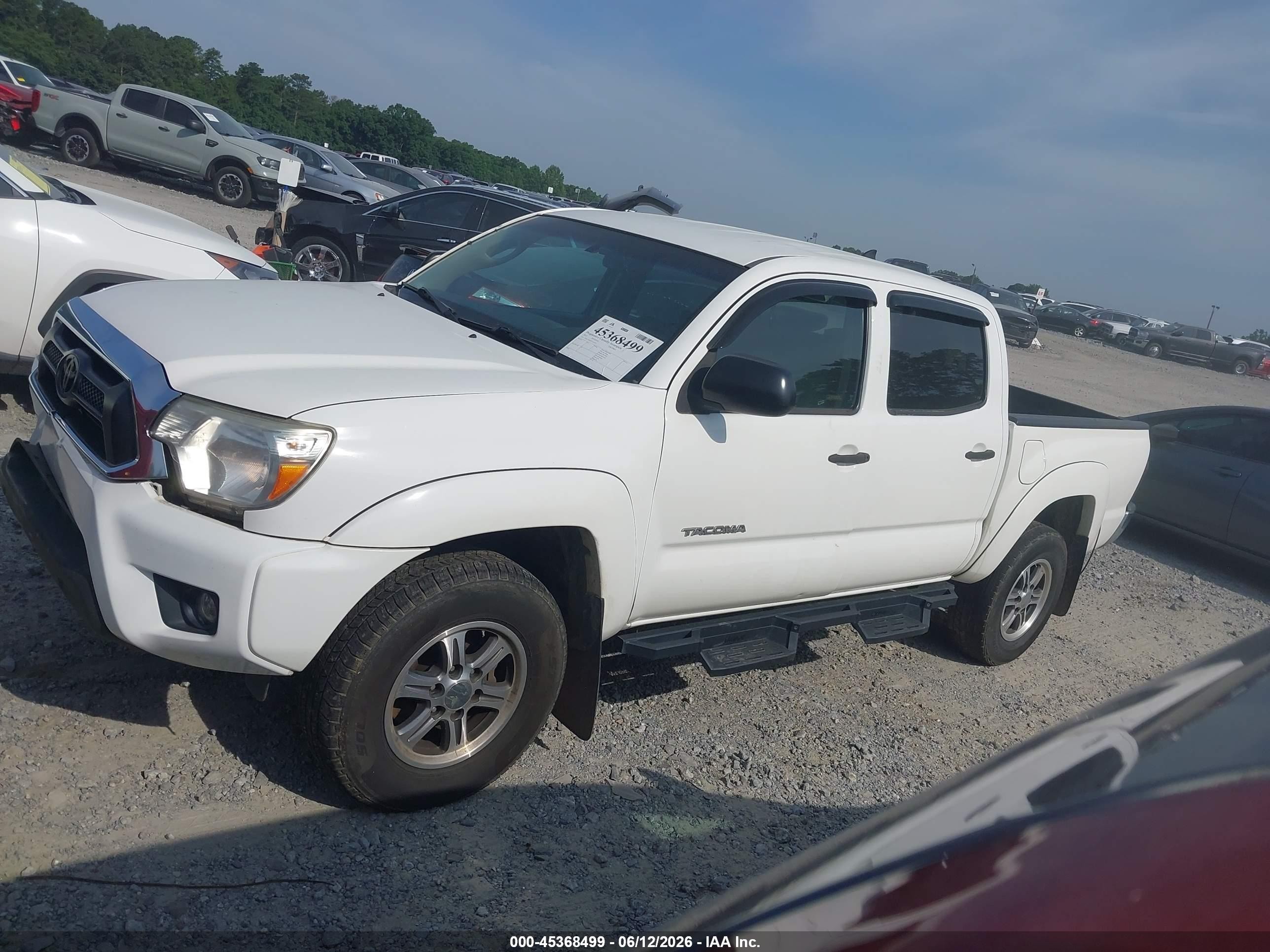 2015 Toyota Tacoma Base V6 Белый vin: 5TFLU4EN7FX132735