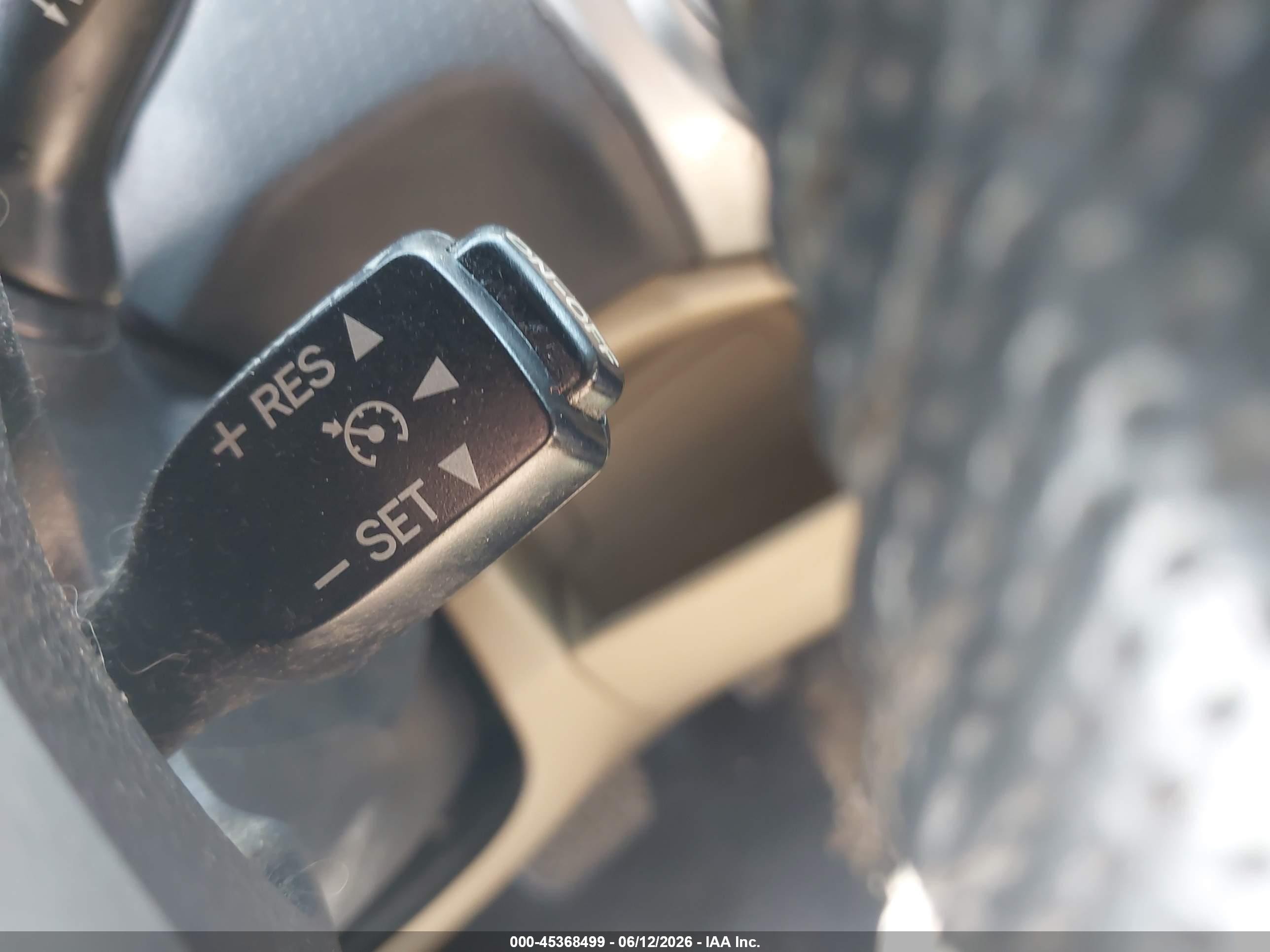 2015 Toyota Tacoma Base V6 Белый vin: 5TFLU4EN7FX132735