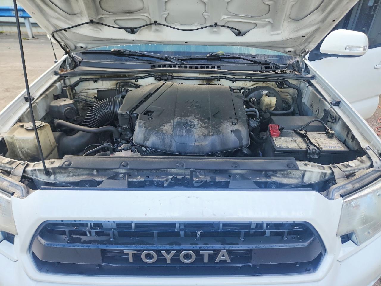 2015 Toyota Tacoma V6 White vin: 5TFLU4EN7FX132802