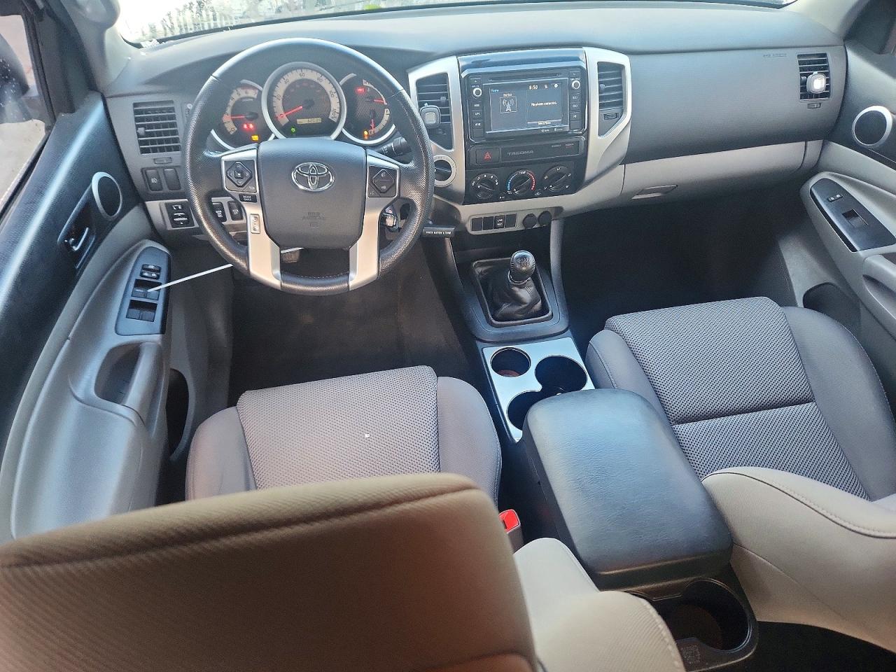 2015 Toyota Tacoma V6 White vin: 5TFLU4EN7FX132802