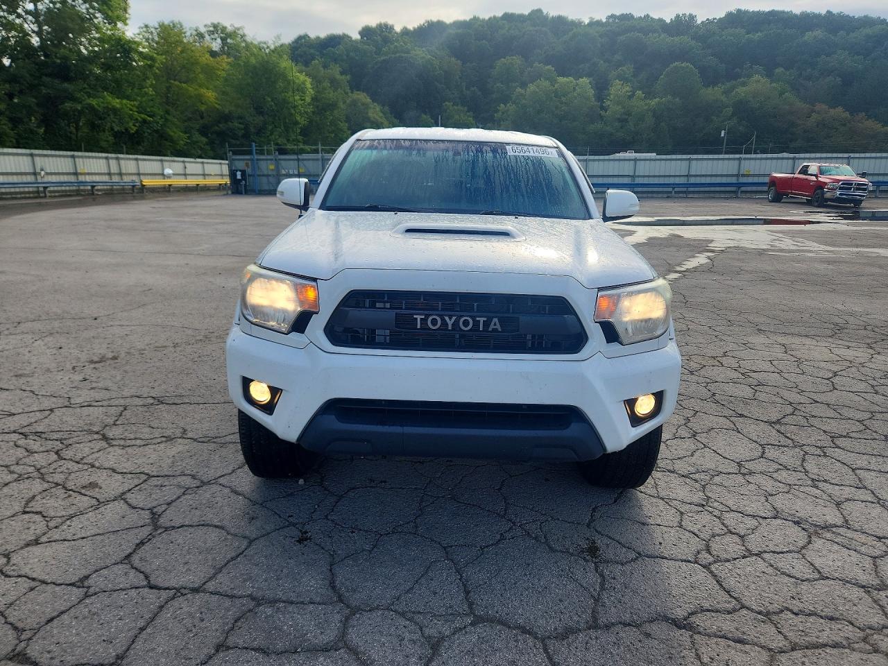 2015 Toyota Tacoma V6 White vin: 5TFLU4EN7FX132802