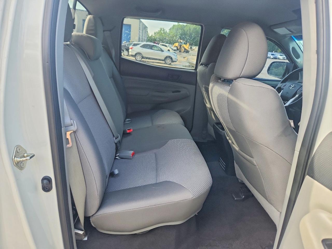 2015 Toyota Tacoma V6 White vin: 5TFLU4EN7FX132802