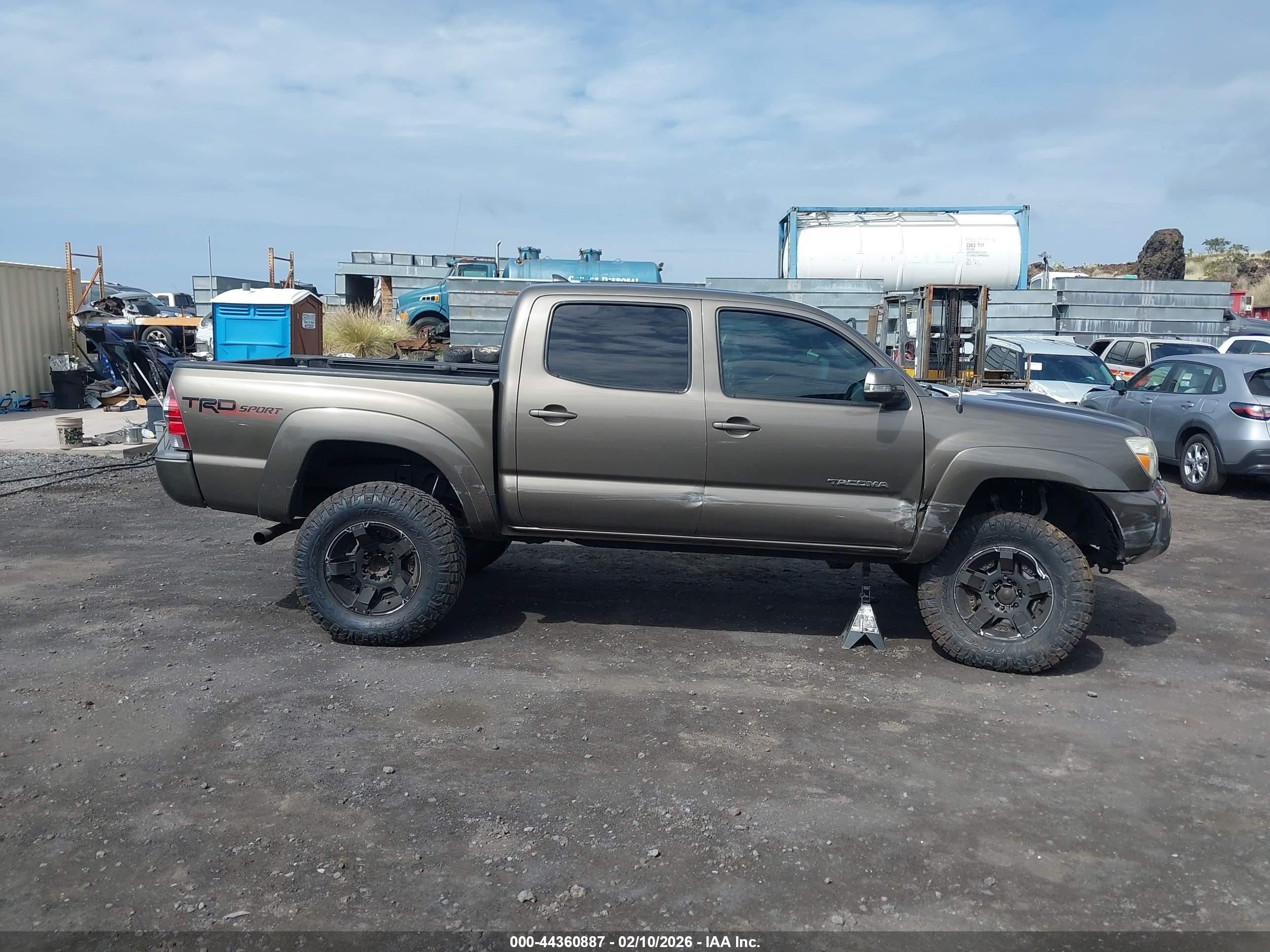 2015 Toyota Tacoma Base V6/trd Pro Brown vin: 5TFLU4EN7FX135649