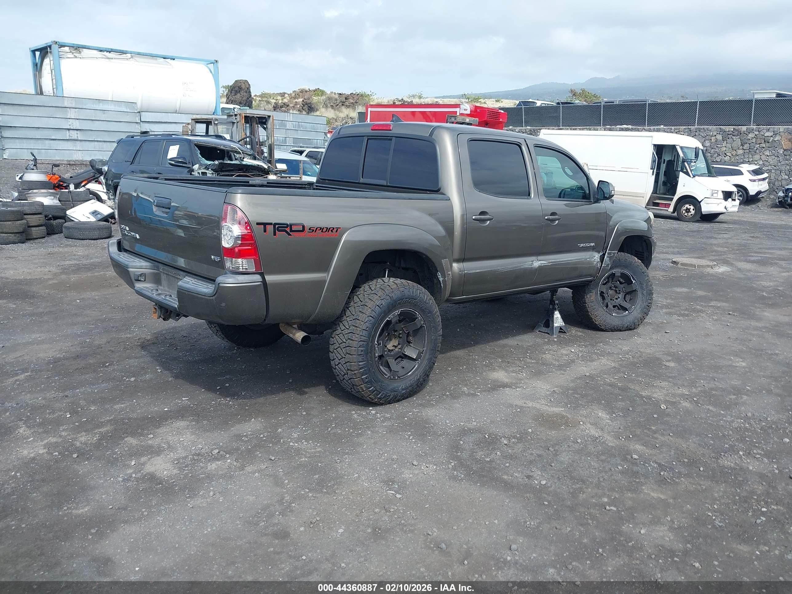 2015 Toyota Tacoma Base V6/trd Pro Brown vin: 5TFLU4EN7FX135649