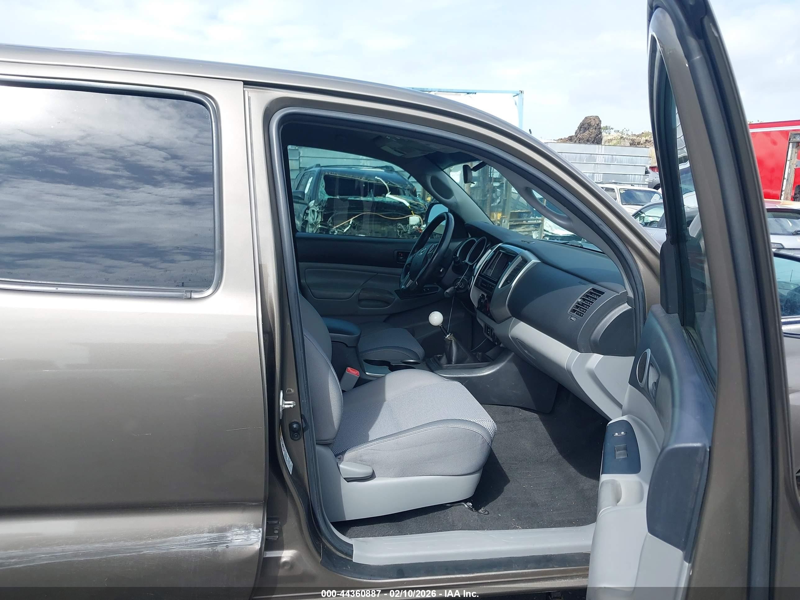2015 Toyota Tacoma Base V6/trd Pro Brown vin: 5TFLU4EN7FX135649