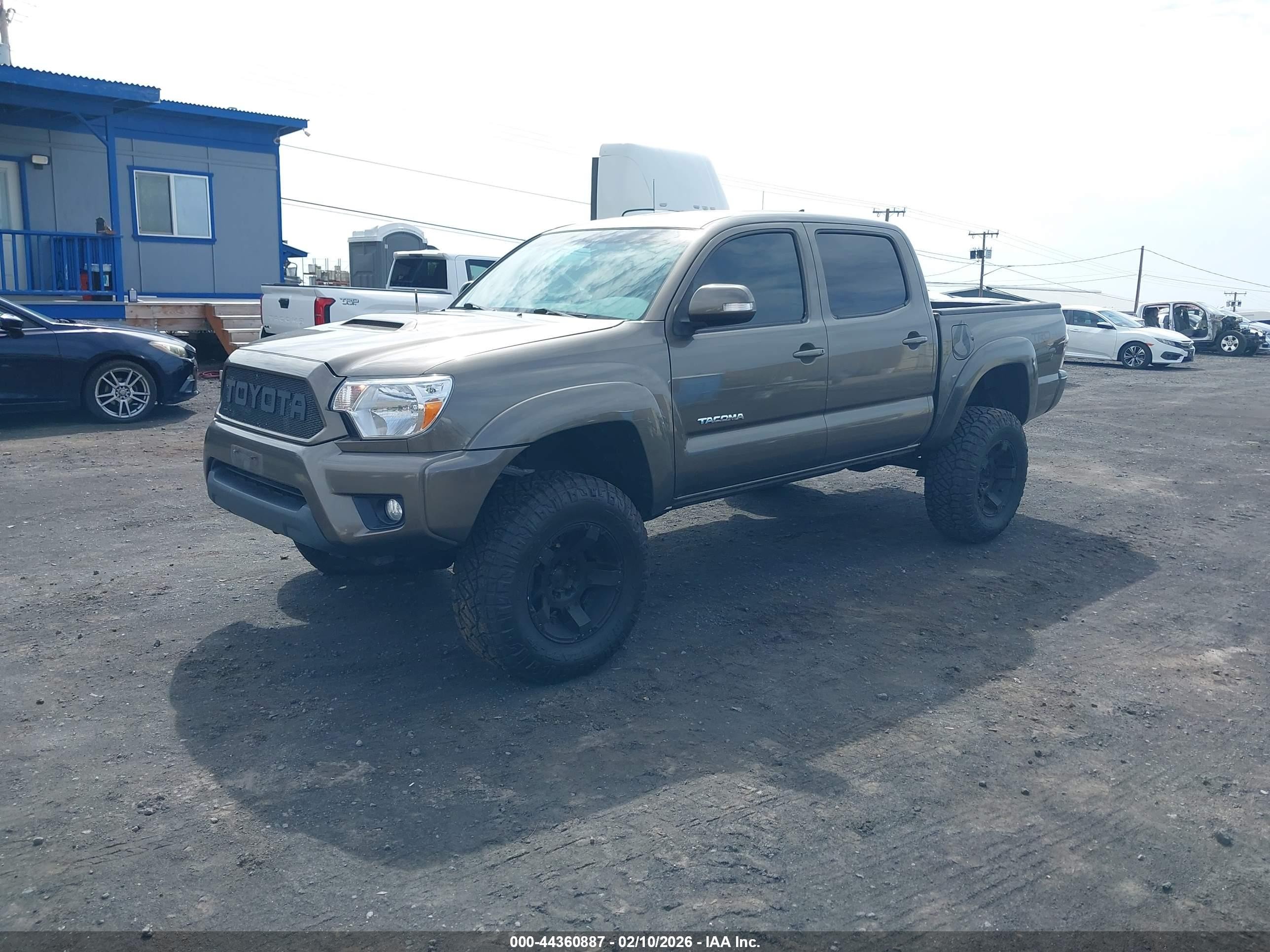 2015 Toyota Tacoma Base V6/trd Pro Brown vin: 5TFLU4EN7FX135649