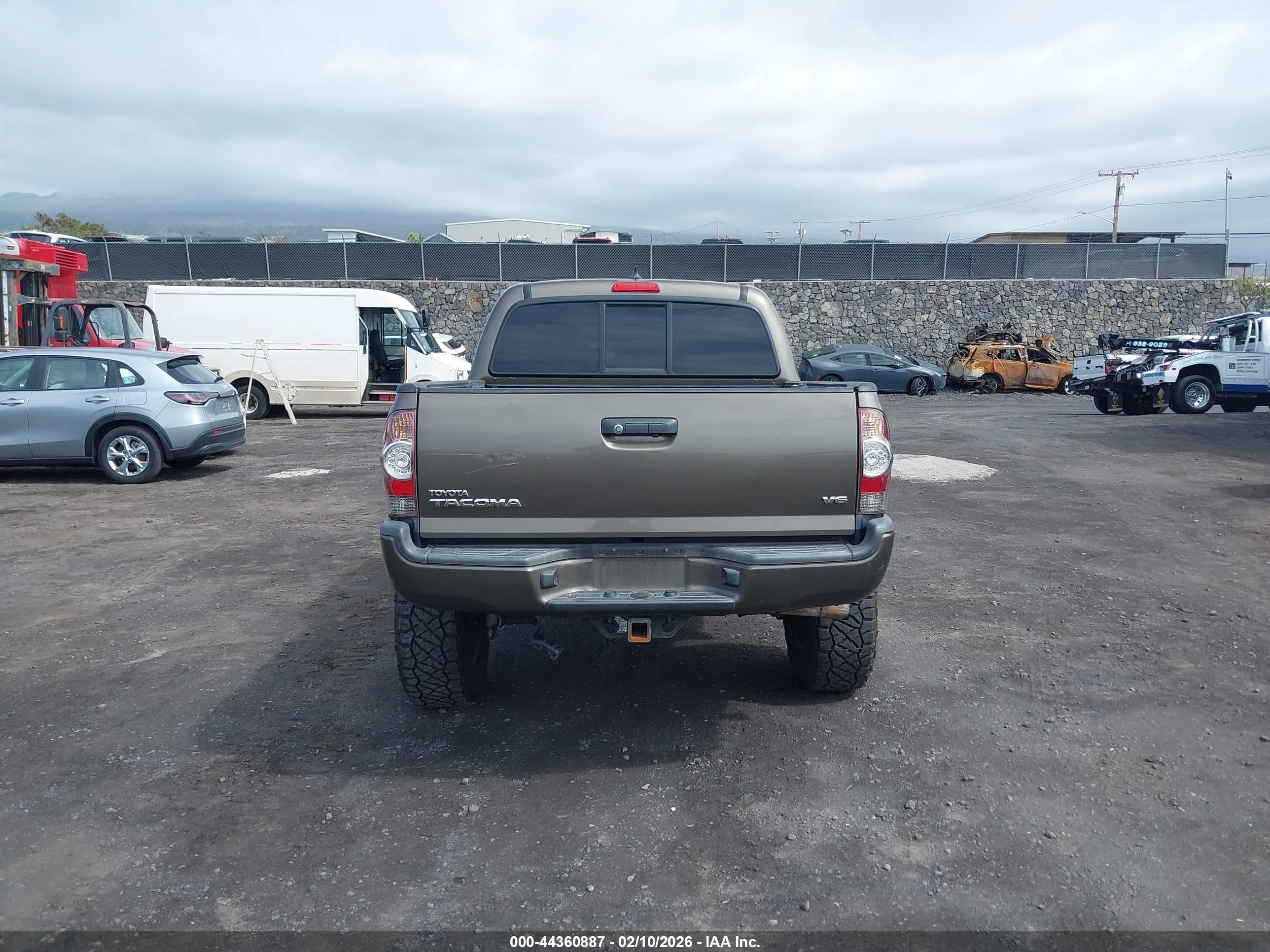 2015 Toyota Tacoma Base V6/trd Pro Brown vin: 5TFLU4EN7FX135649