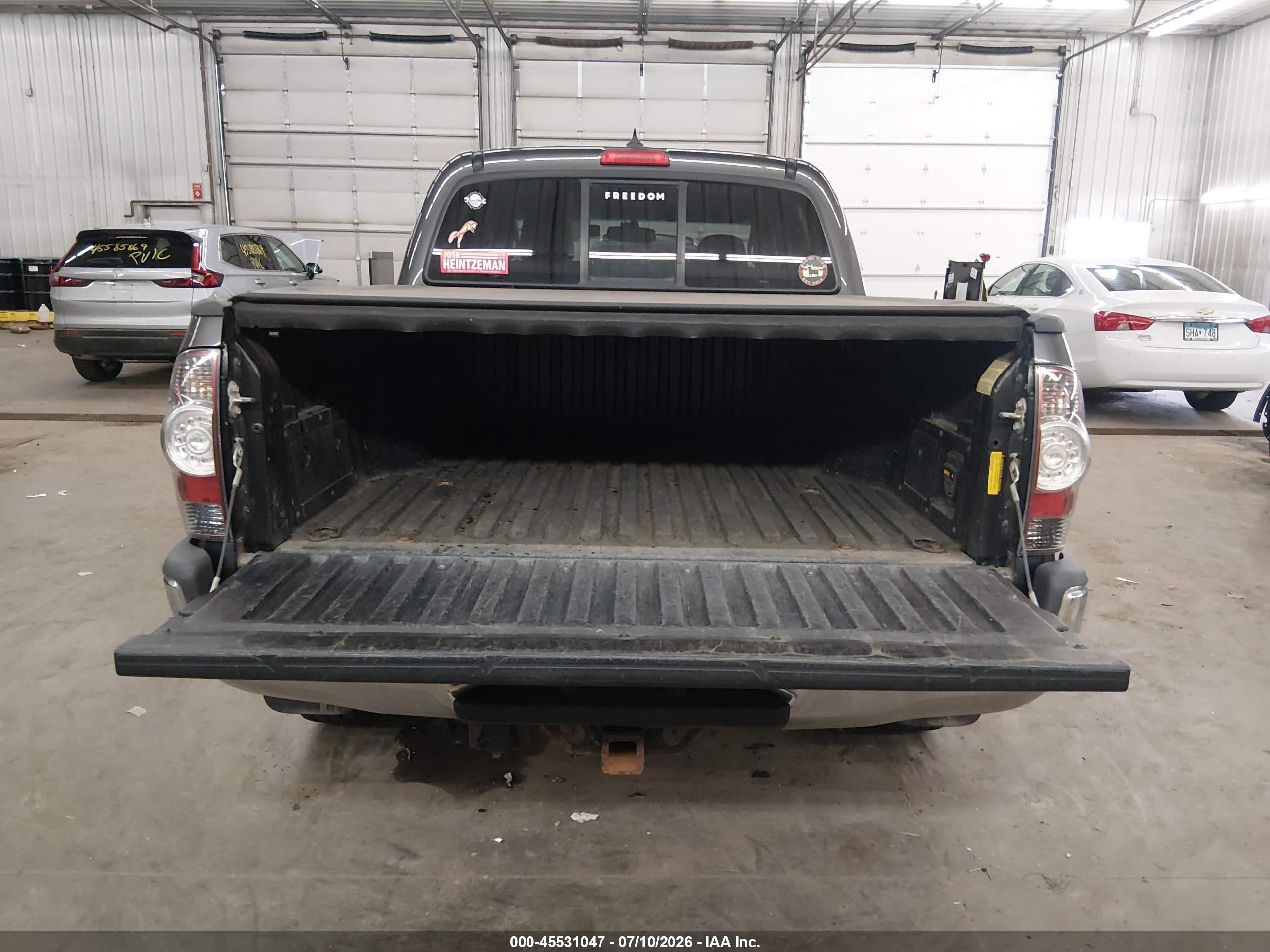 2013 Toyota Tacoma Base V6 Серый vin: 5TFLU4EN8DX049666