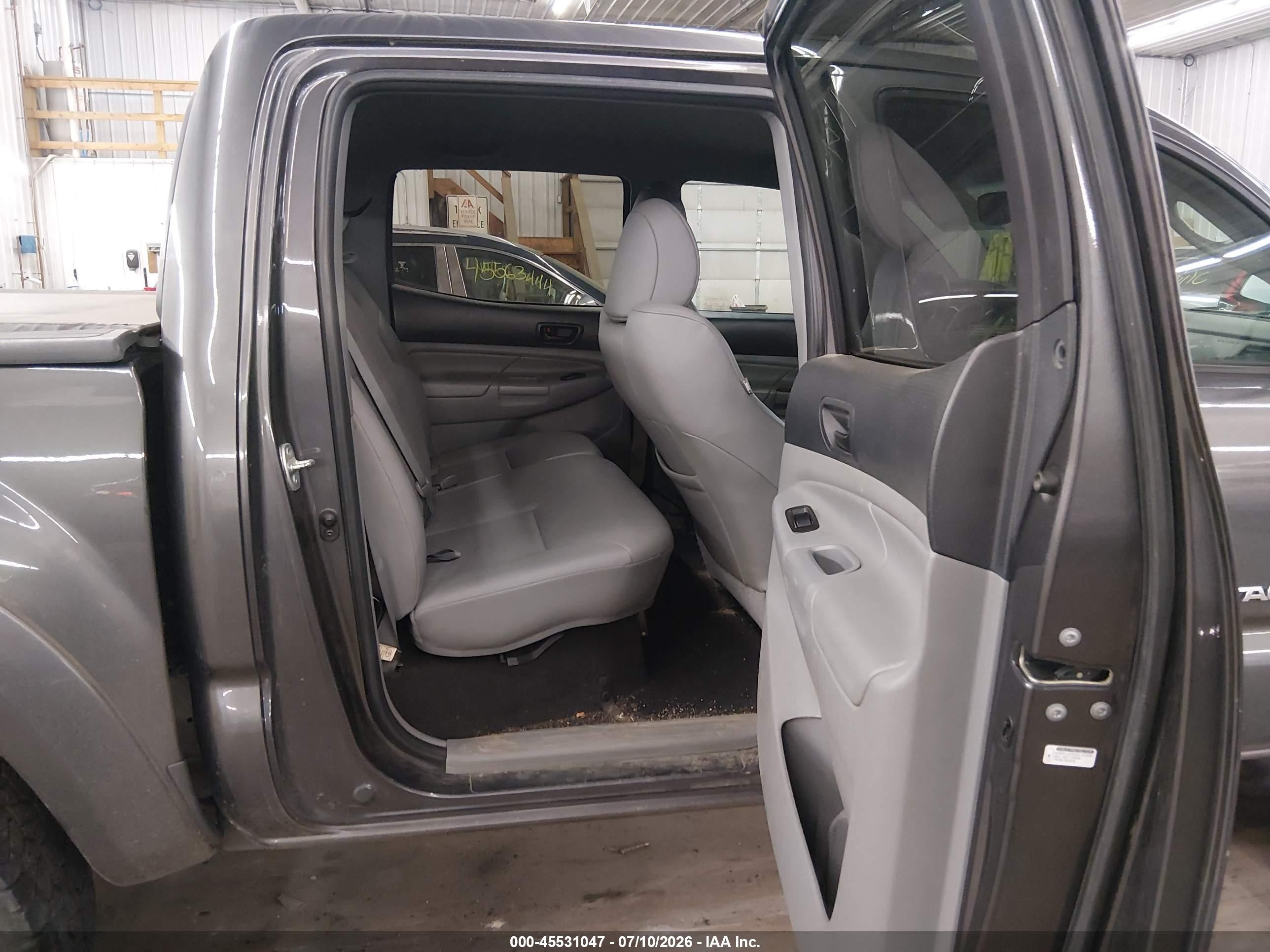 2013 Toyota Tacoma Base V6 Серый vin: 5TFLU4EN8DX049666