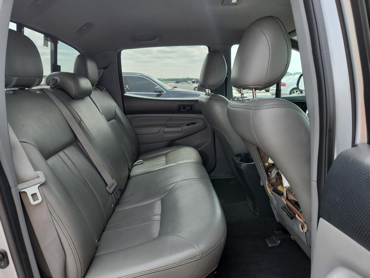 2013 Toyota Tacoma Double Cab Silver vin: 5TFLU4EN8DX077158