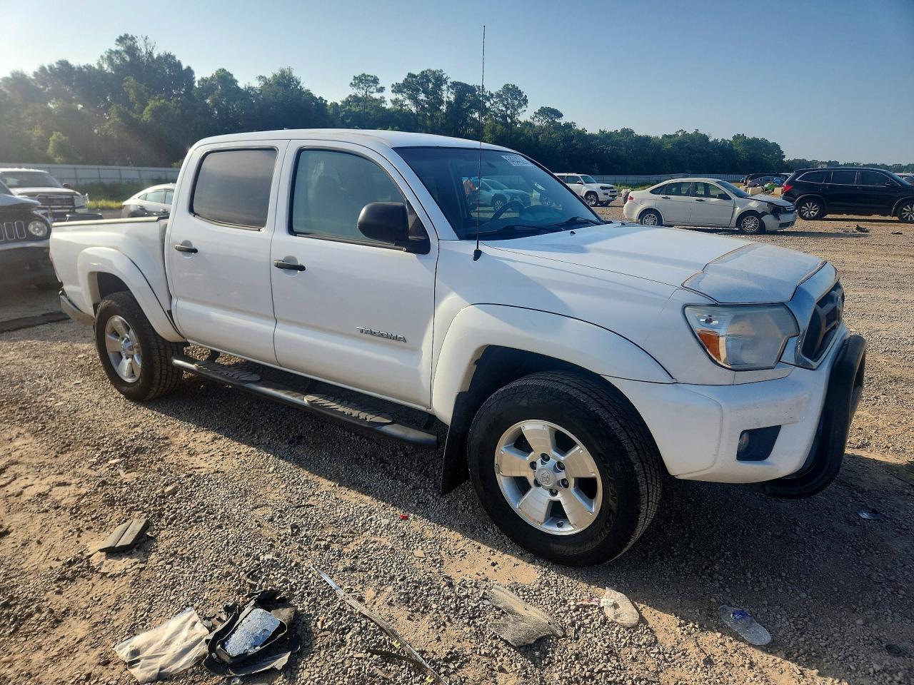 2015 Toyota Tacoma V6 White vin: 5TFLU4EN8FX123994