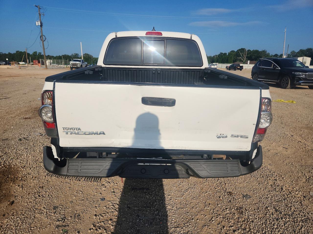 2015 Toyota Tacoma V6 White vin: 5TFLU4EN8FX123994