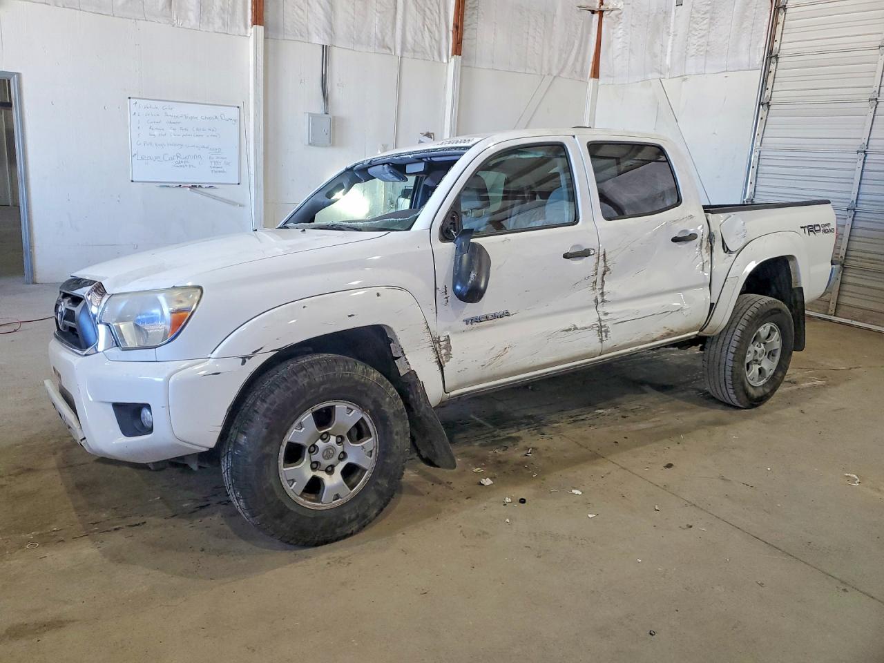 2015 Toyota Tacoma V6 White vin: 5TFLU4EN9FX143283