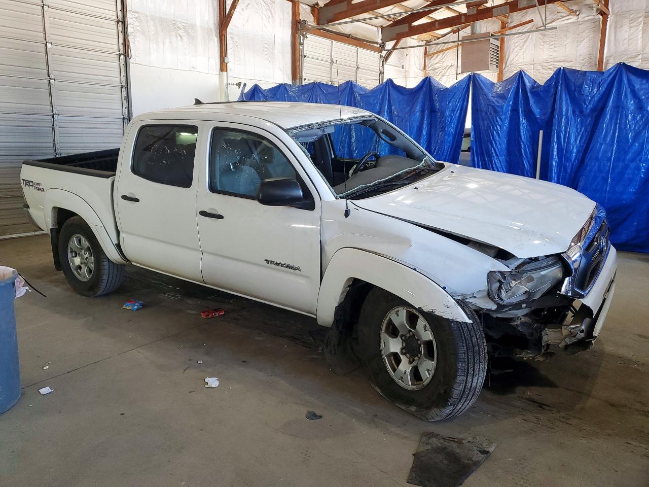 2015 Toyota Tacoma V6 White vin: 5TFLU4EN9FX143283