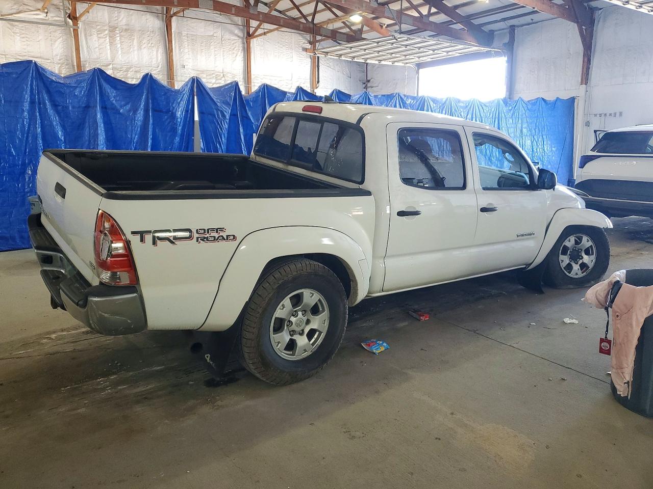 2015 Toyota Tacoma V6 White vin: 5TFLU4EN9FX143283
