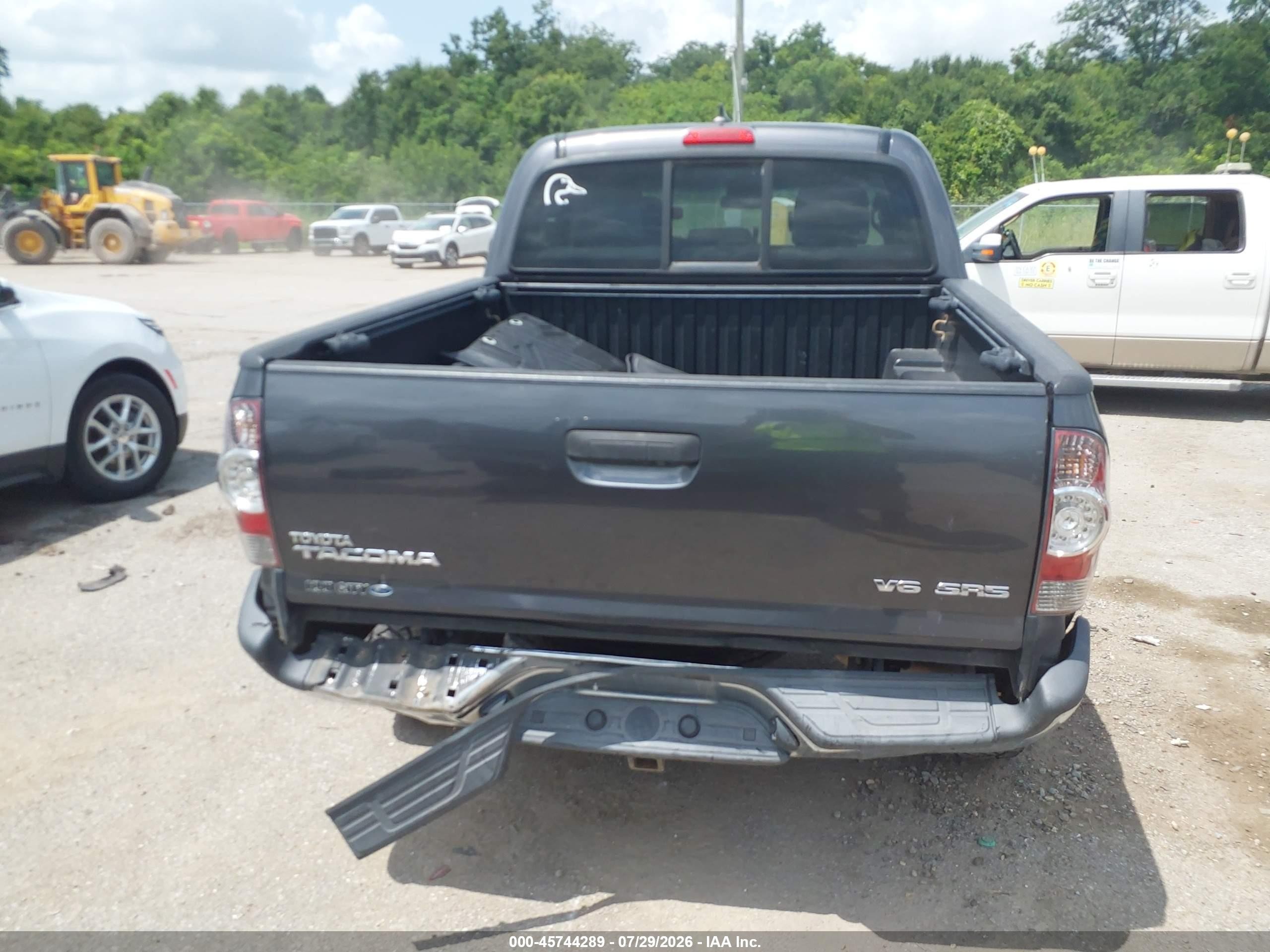 2015 Toyota Tacoma Base V6 Gray vin: 5TFLU4EN9FX143591