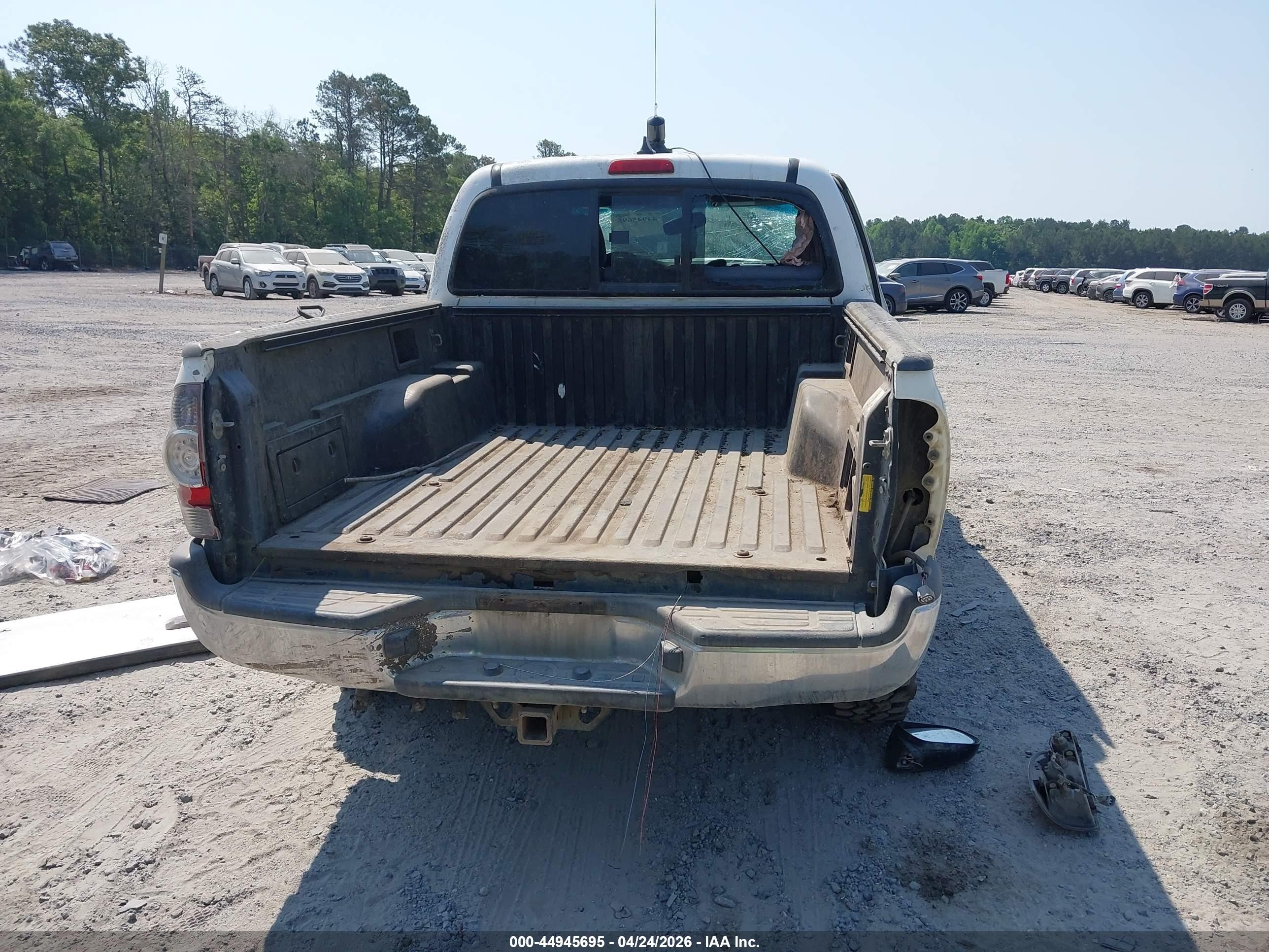 2012 Toyota Tacoma Base V6 White vin: 5TFLU4ENXCX046914
