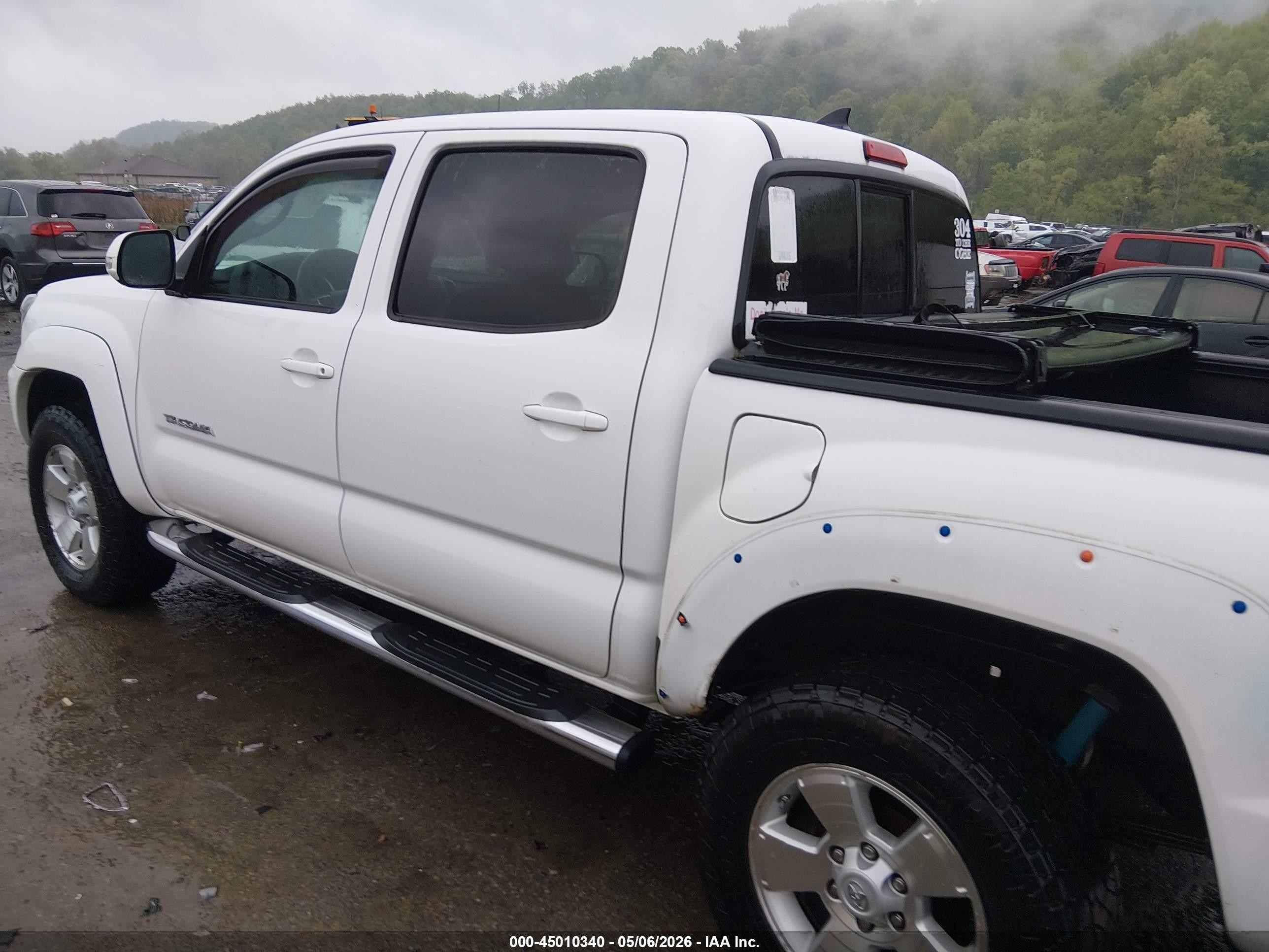 2014 Toyota Tacoma Base V6 White vin: 5TFLU4ENXEX098952