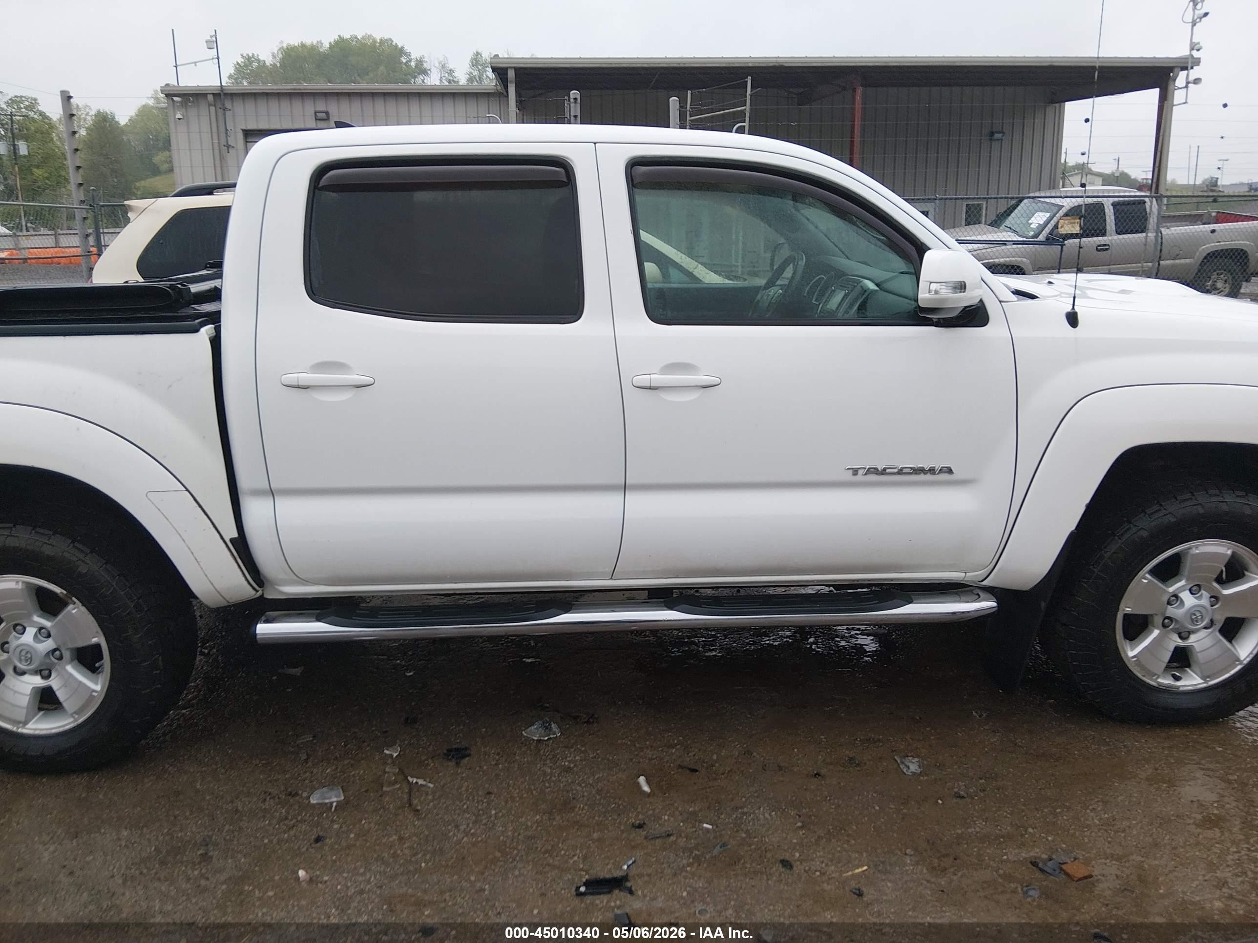 2014 Toyota Tacoma Base V6 White vin: 5TFLU4ENXEX098952