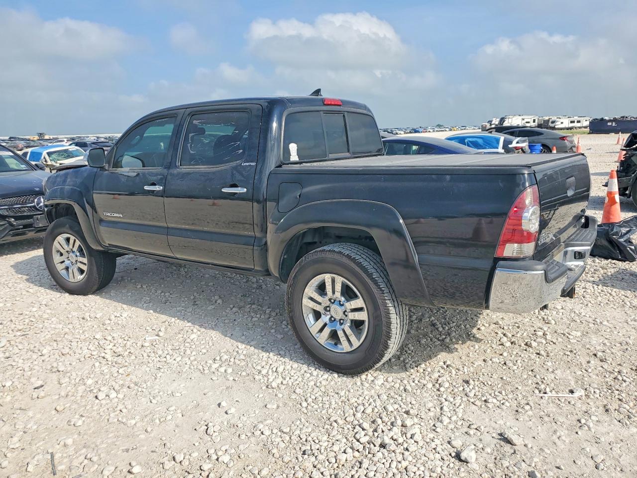 2015 Toyota Tacoma V6 Black vin: 5TFLU4ENXFX138741