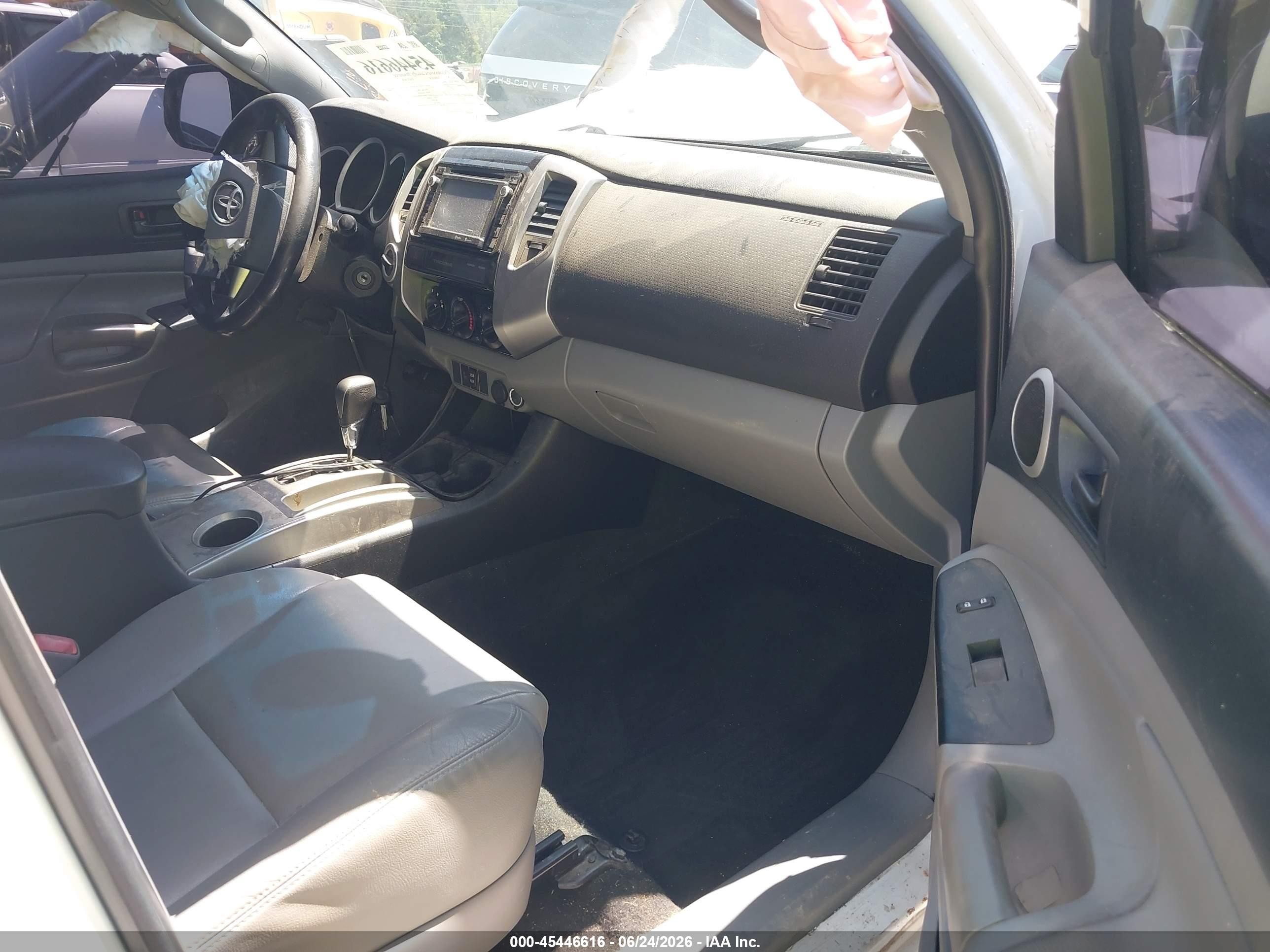 2015 Toyota Tacoma Base V6 White vin: 5TFLU4ENXFX138917