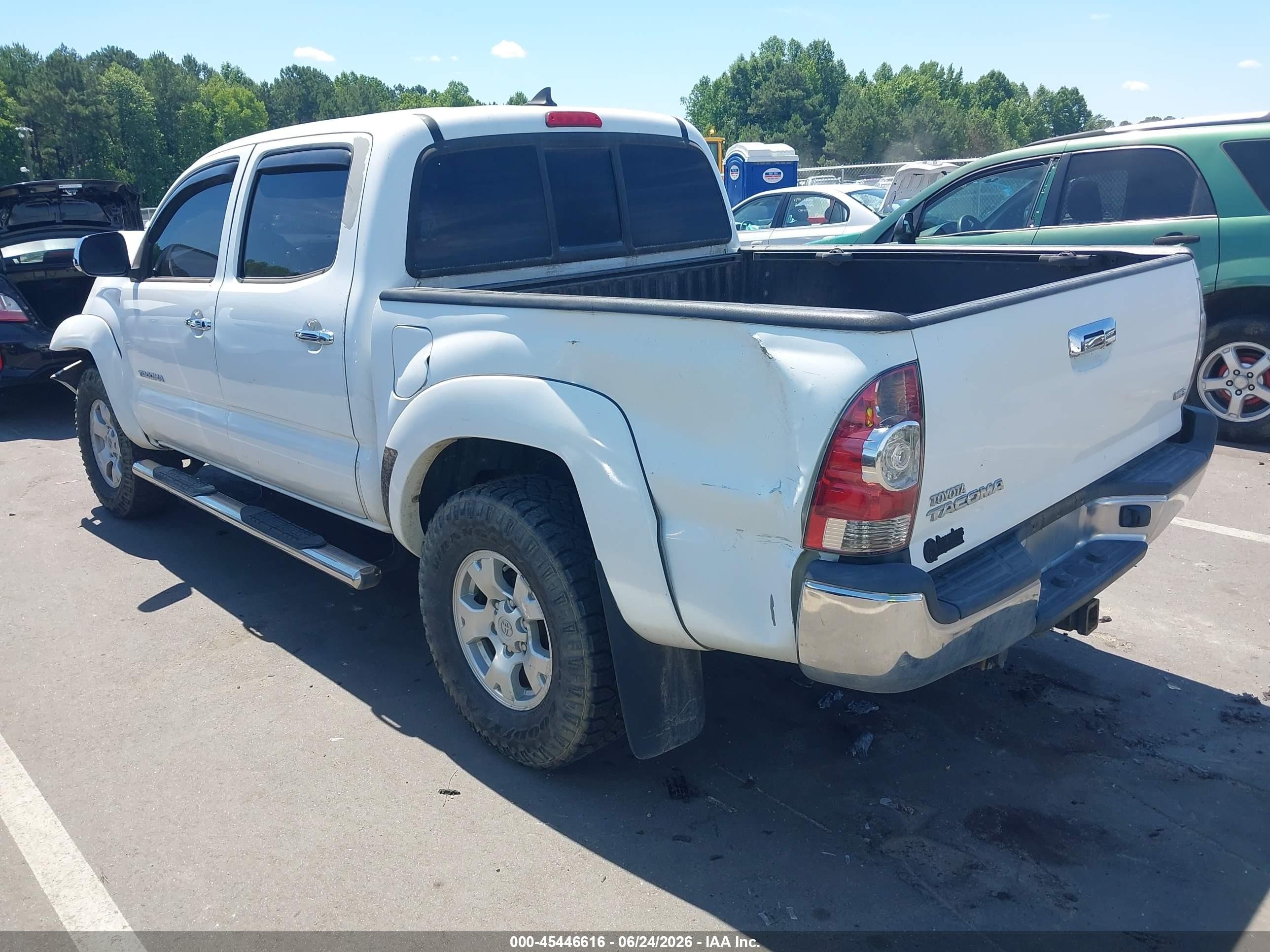 2015 Toyota Tacoma Base V6 White vin: 5TFLU4ENXFX138917