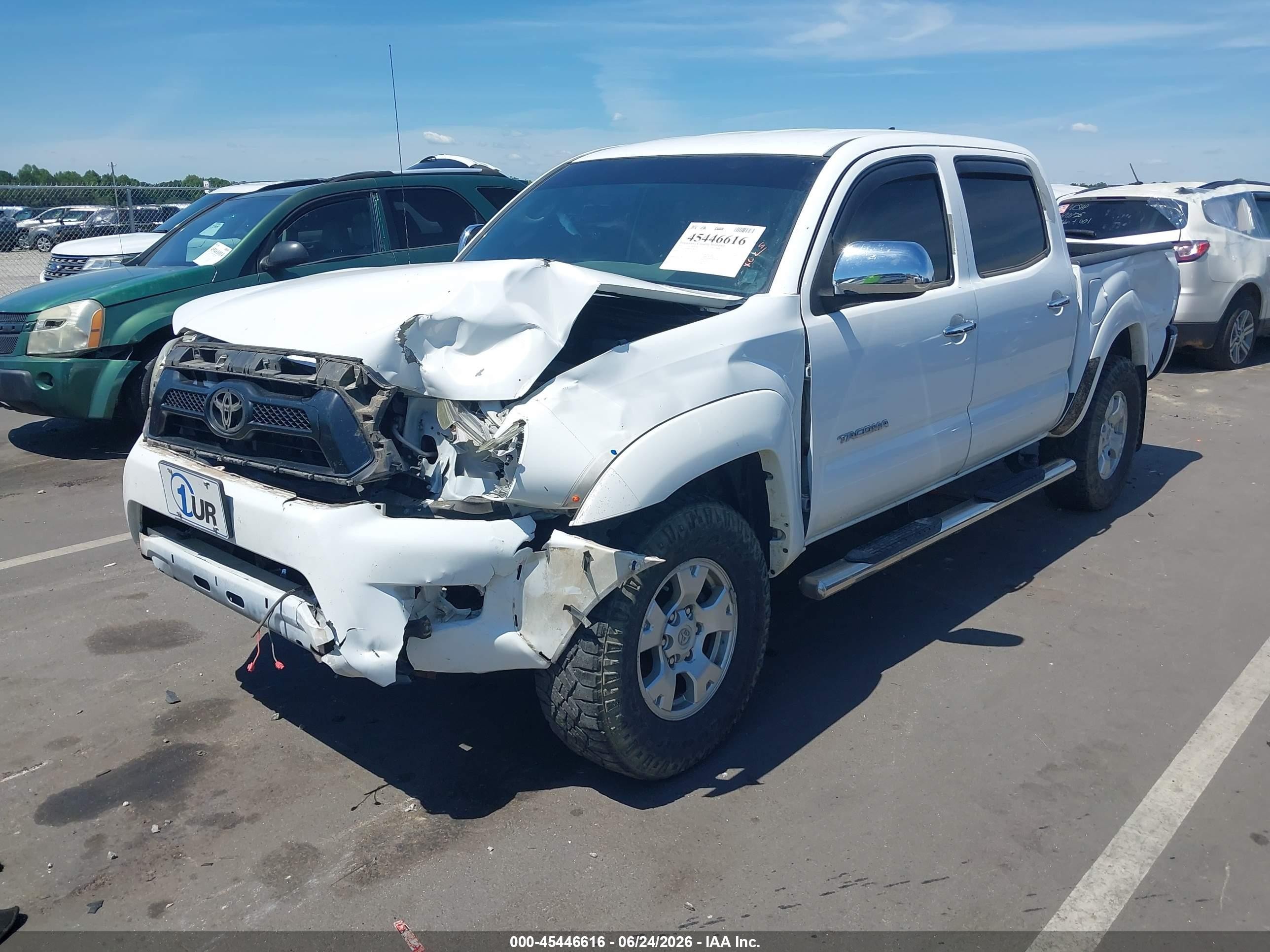 2015 Toyota Tacoma Base V6 White vin: 5TFLU4ENXFX138917