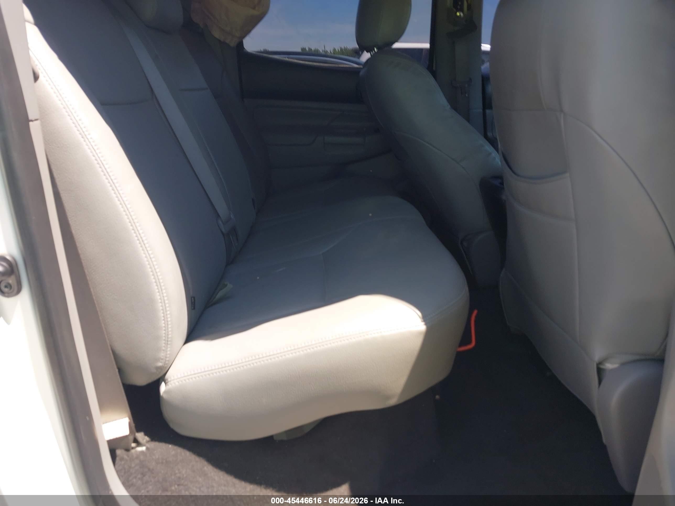 2015 Toyota Tacoma Base V6 White vin: 5TFLU4ENXFX138917