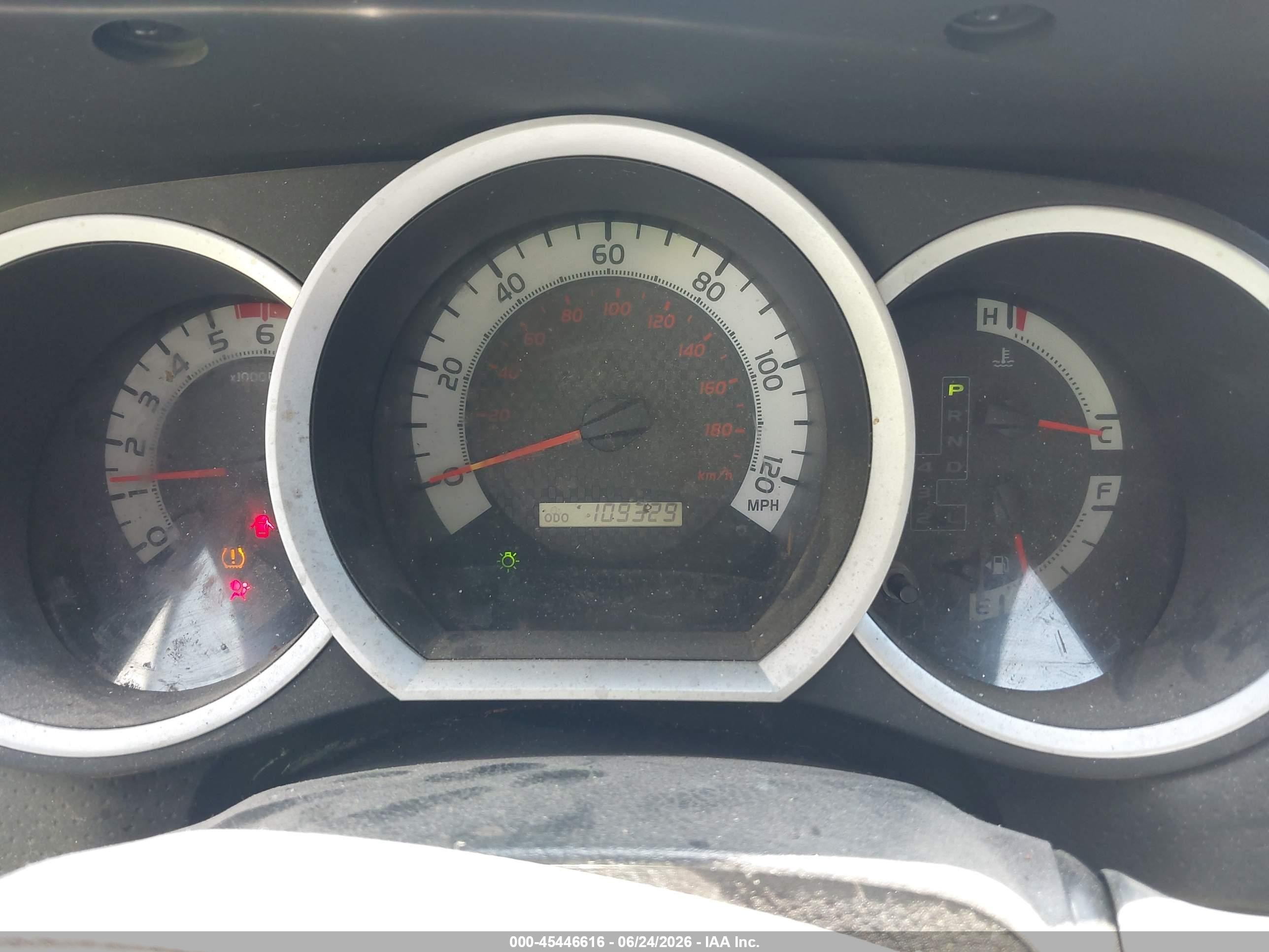 2015 Toyota Tacoma Base V6 White vin: 5TFLU4ENXFX138917