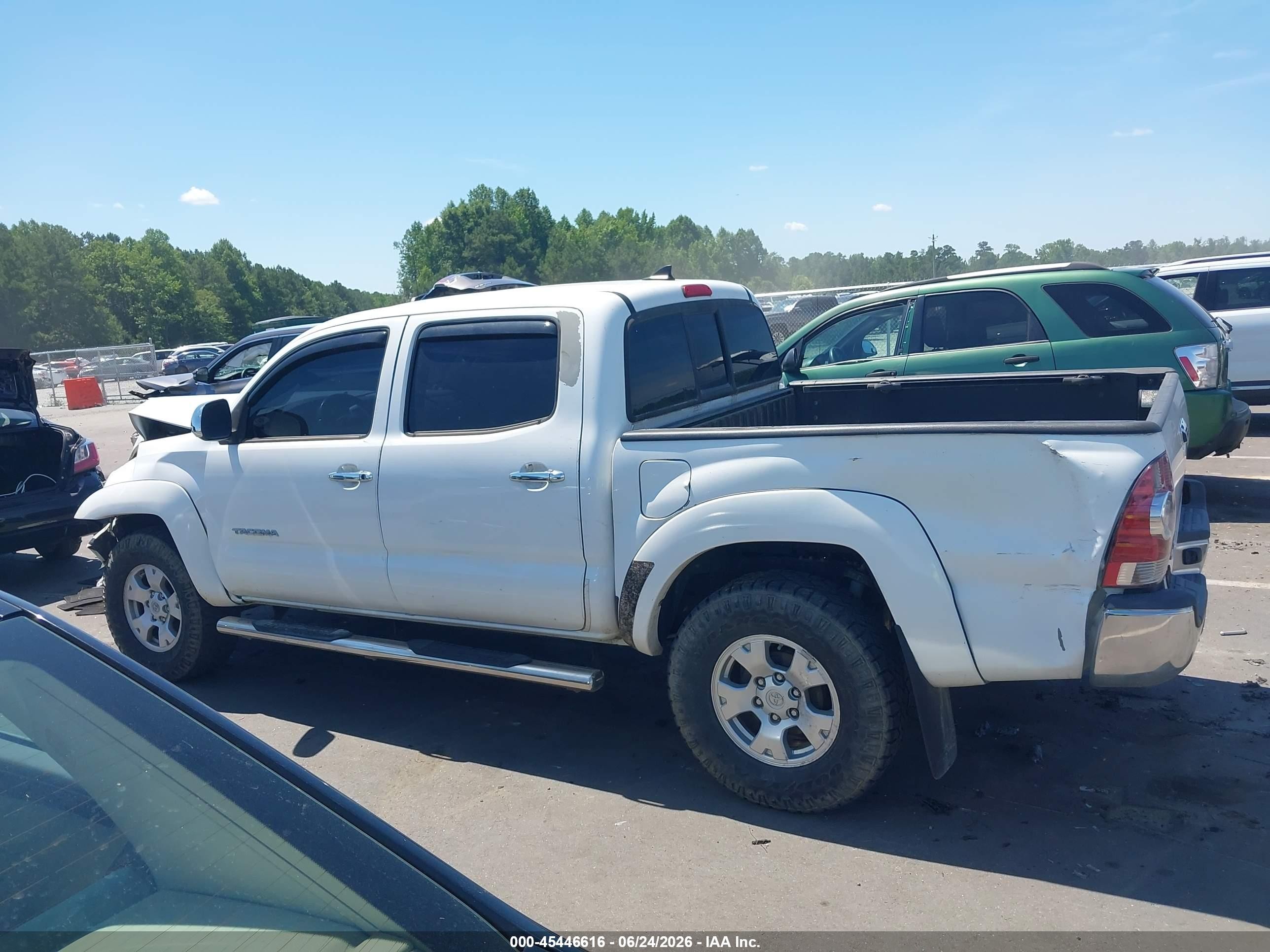 2015 Toyota Tacoma Base V6 White vin: 5TFLU4ENXFX138917
