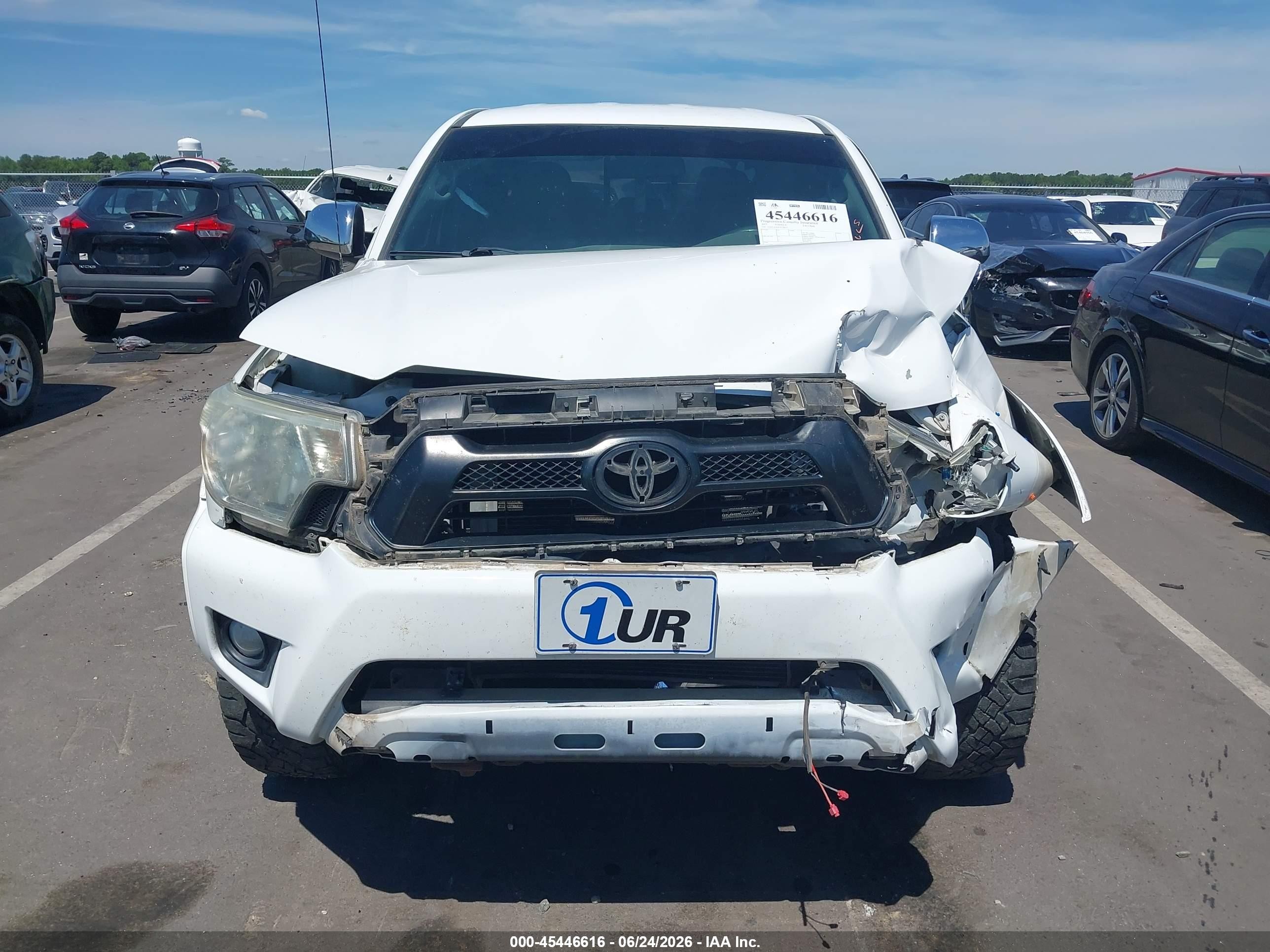 2015 Toyota Tacoma Base V6 White vin: 5TFLU4ENXFX138917