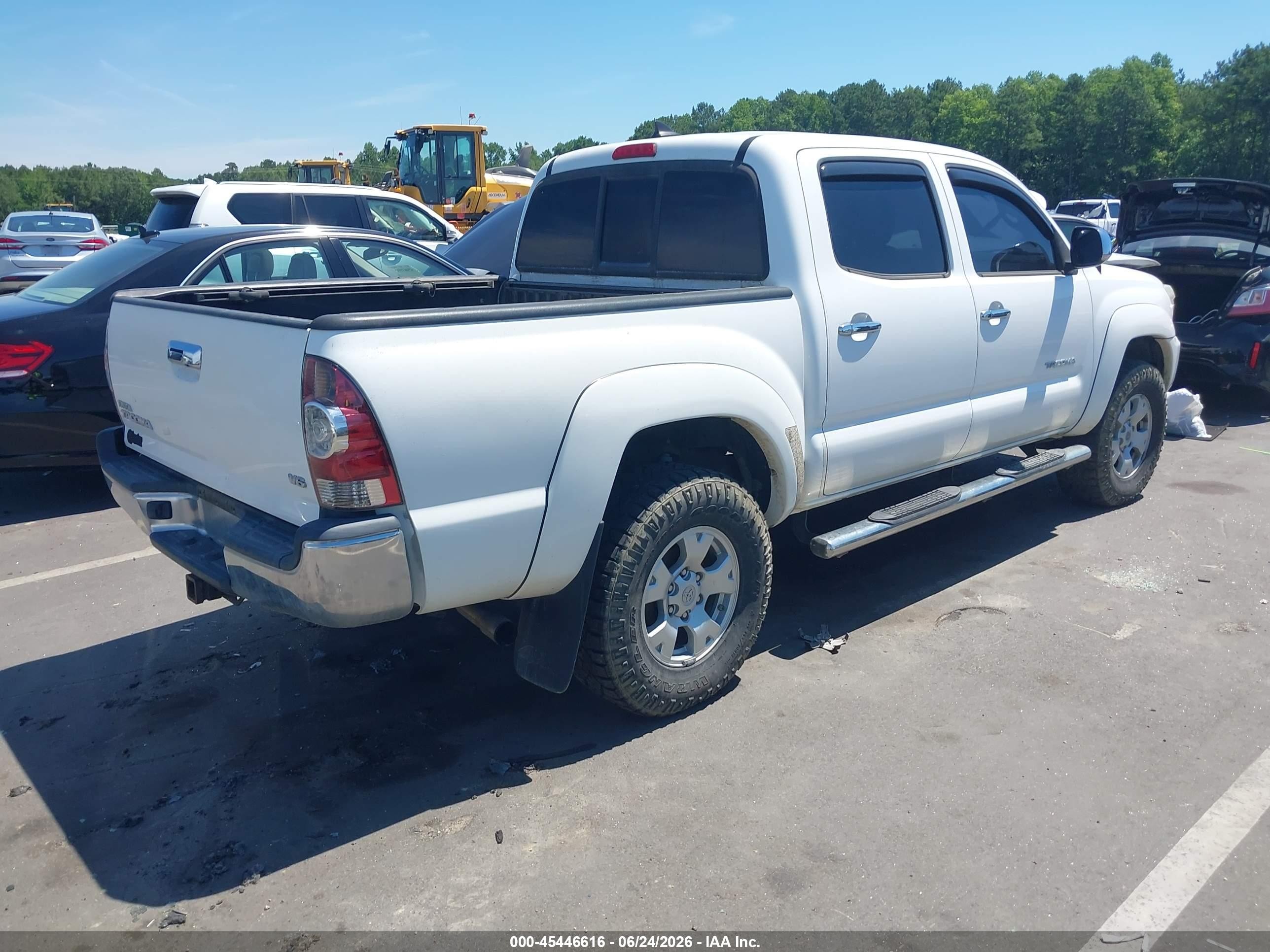 2015 Toyota Tacoma Base V6 White vin: 5TFLU4ENXFX138917