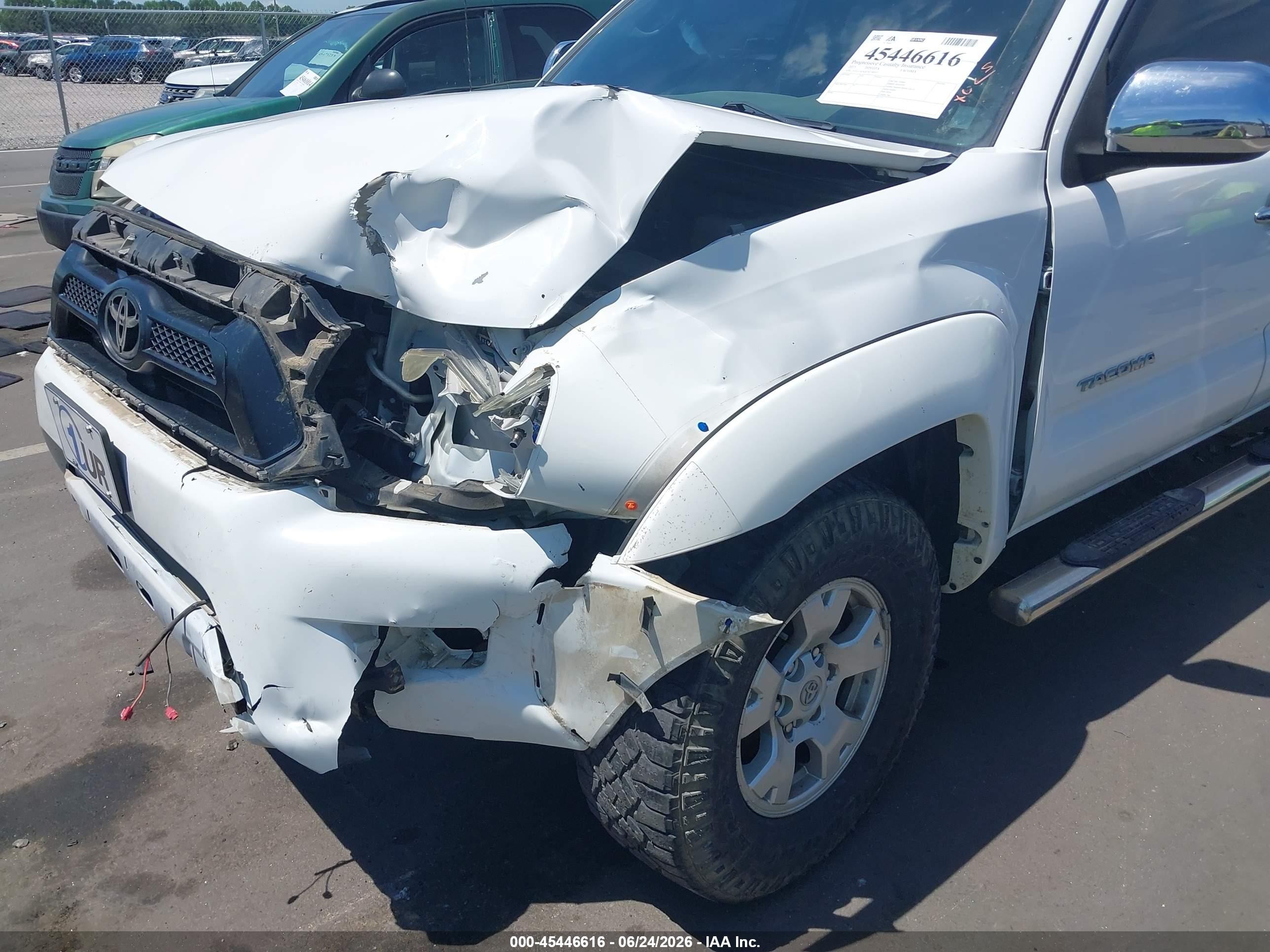 2015 Toyota Tacoma Base V6 White vin: 5TFLU4ENXFX138917