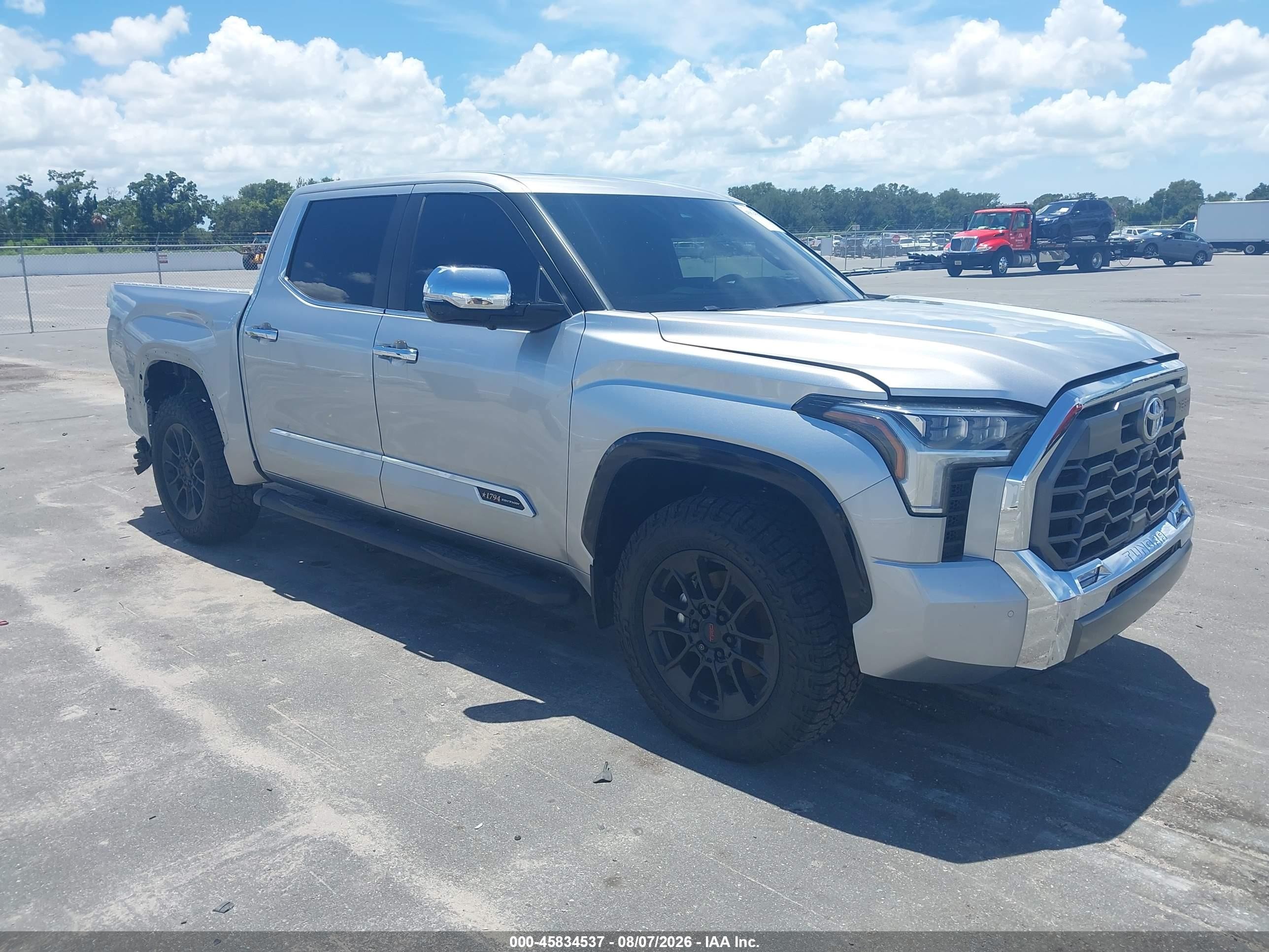 2025 Toyota Tundra 1794 Edition Серебряный vin: 5TFMA5DB3SX270566