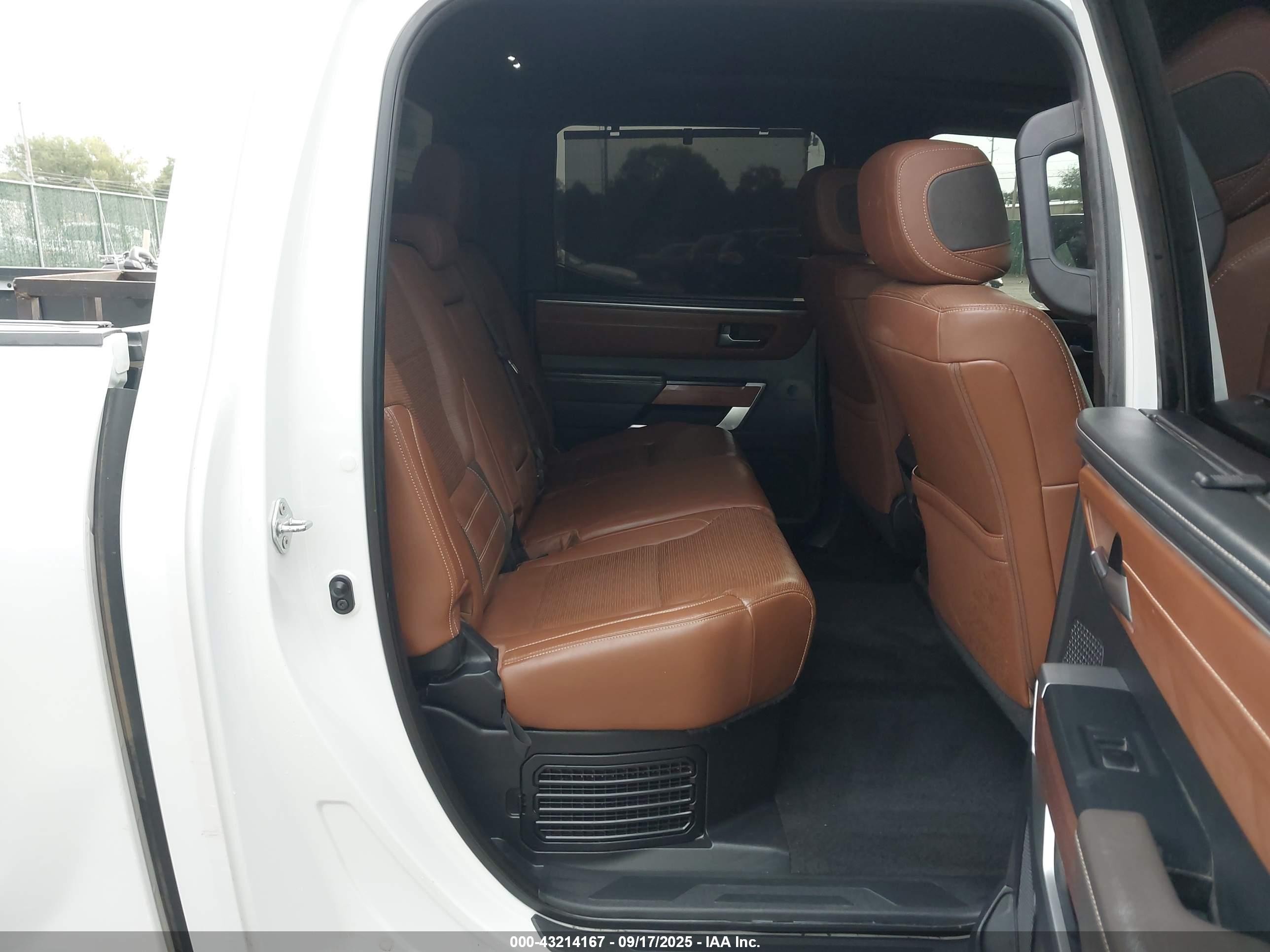 2022 Toyota Tundra Hybrid 1794 Edition White vin: 5TFMC5EC1NX001021