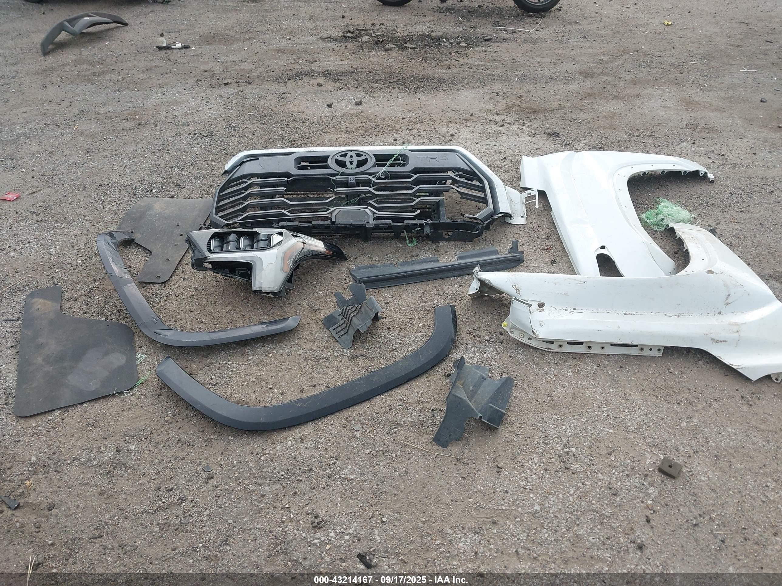 2022 Toyota Tundra Hybrid 1794 Edition White vin: 5TFMC5EC1NX001021