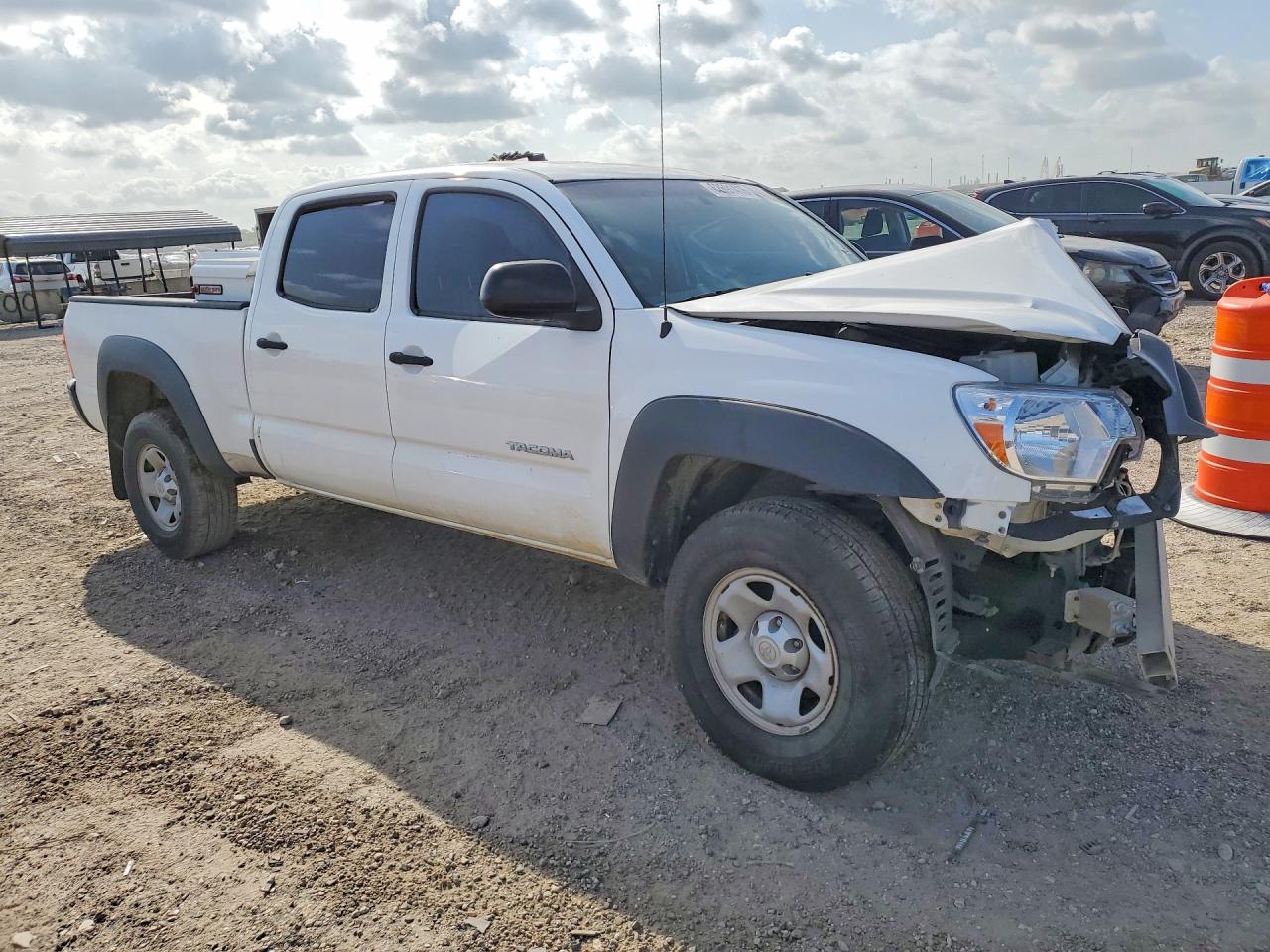 2015 Toyota Tacoma Double Cab Long Bed White vin: 5TFMU4FN1FX033069