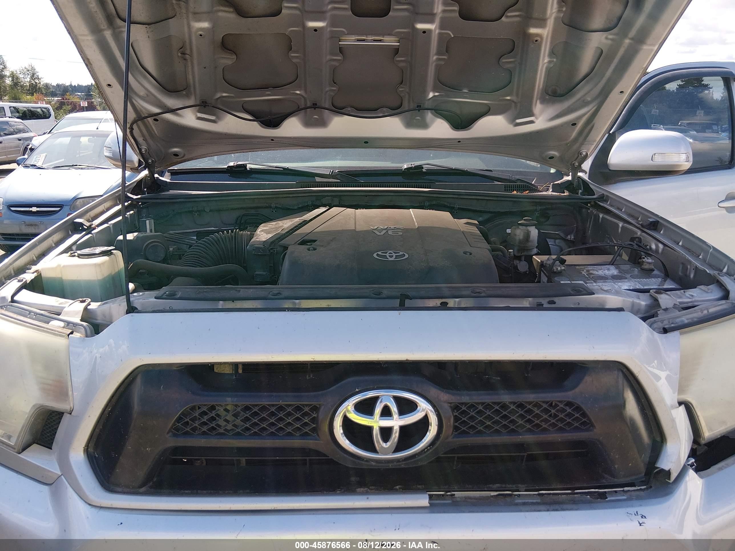 2013 Toyota Tacoma V6 Серебряный vin: 5TFMU4FN3DX018635