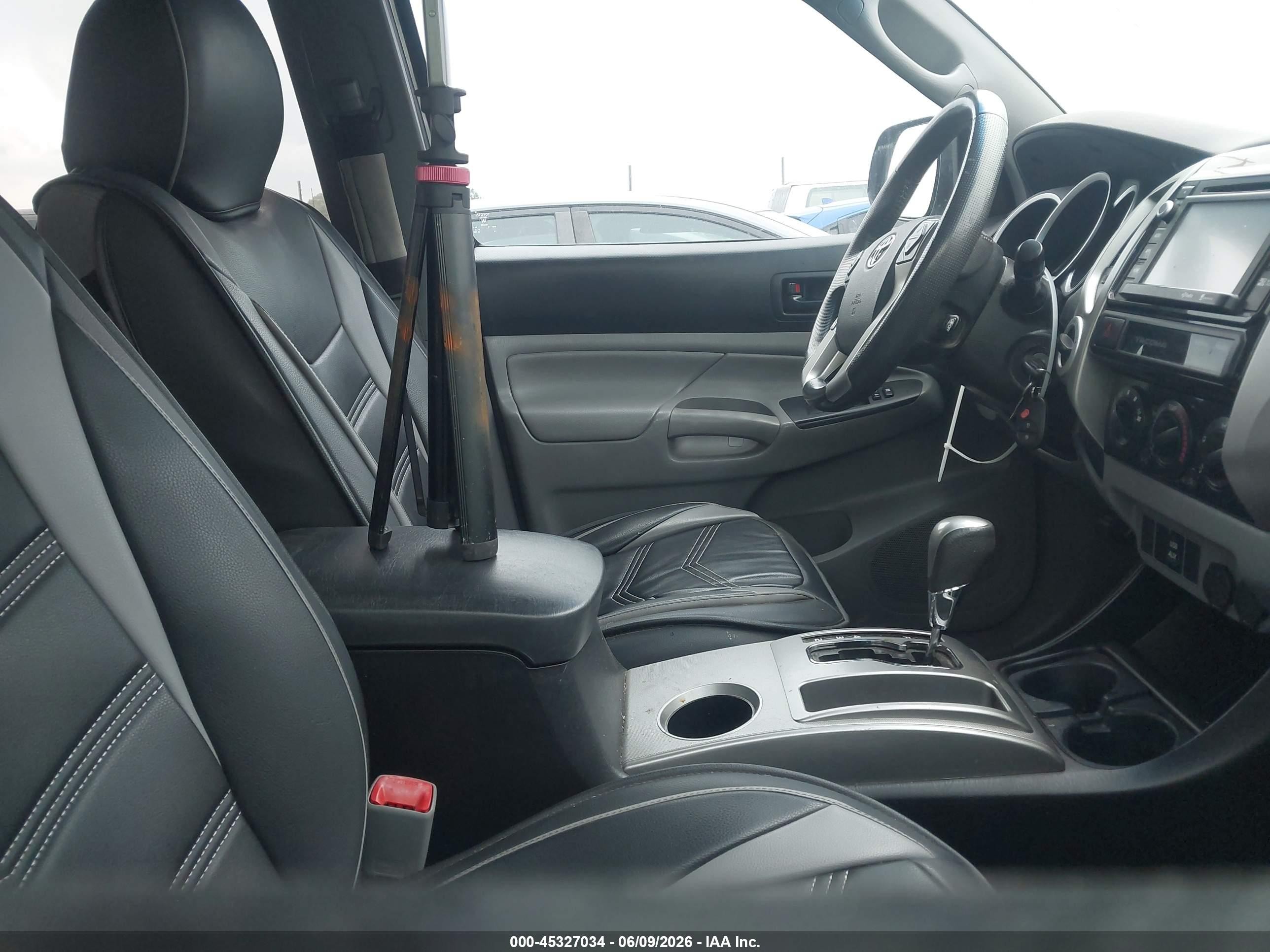 2015 Toyota Tacoma Base V6 Silver vin: 5TFMU4FN4FX031624