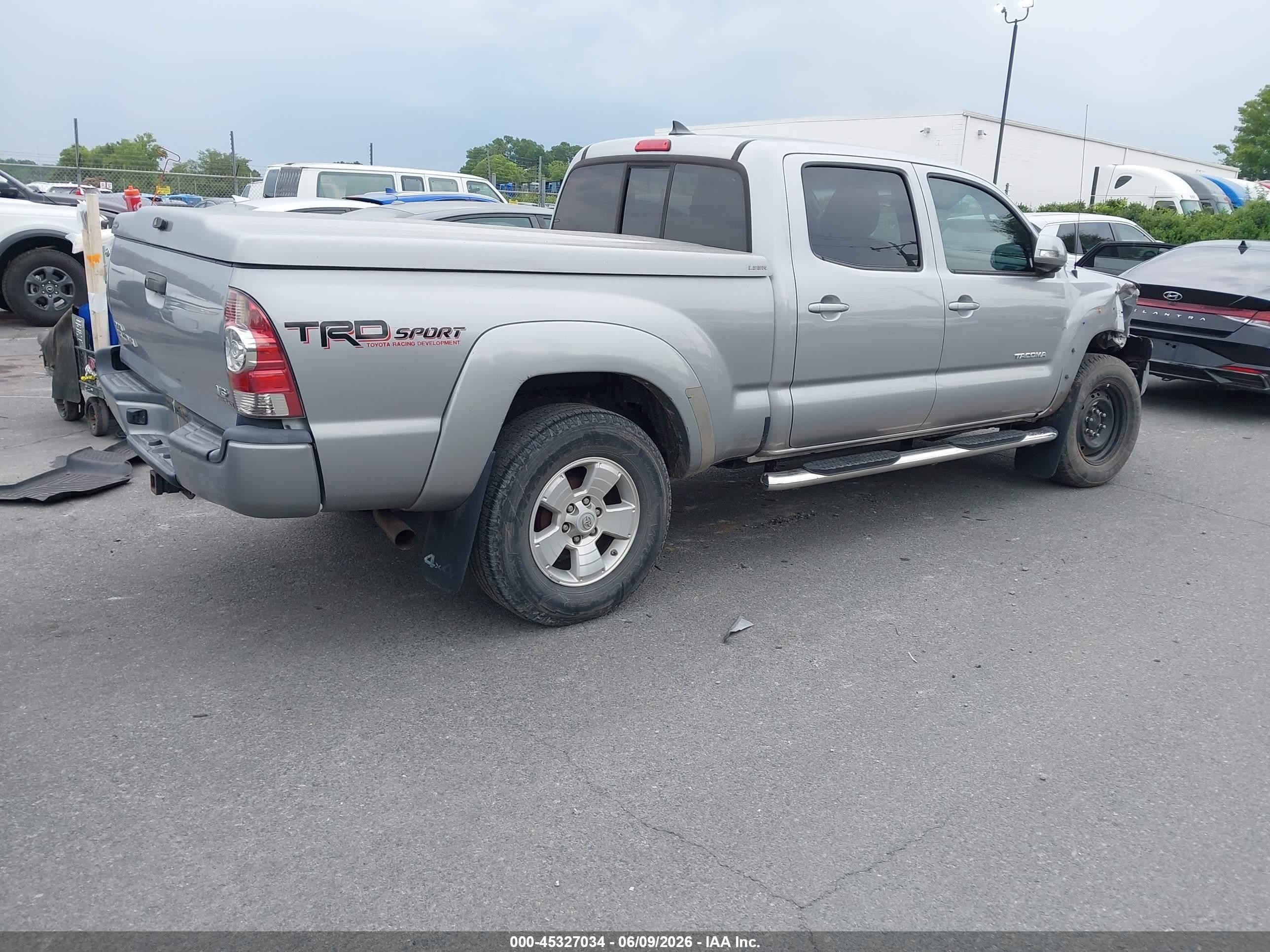 2015 Toyota Tacoma Base V6 Silver vin: 5TFMU4FN4FX031624