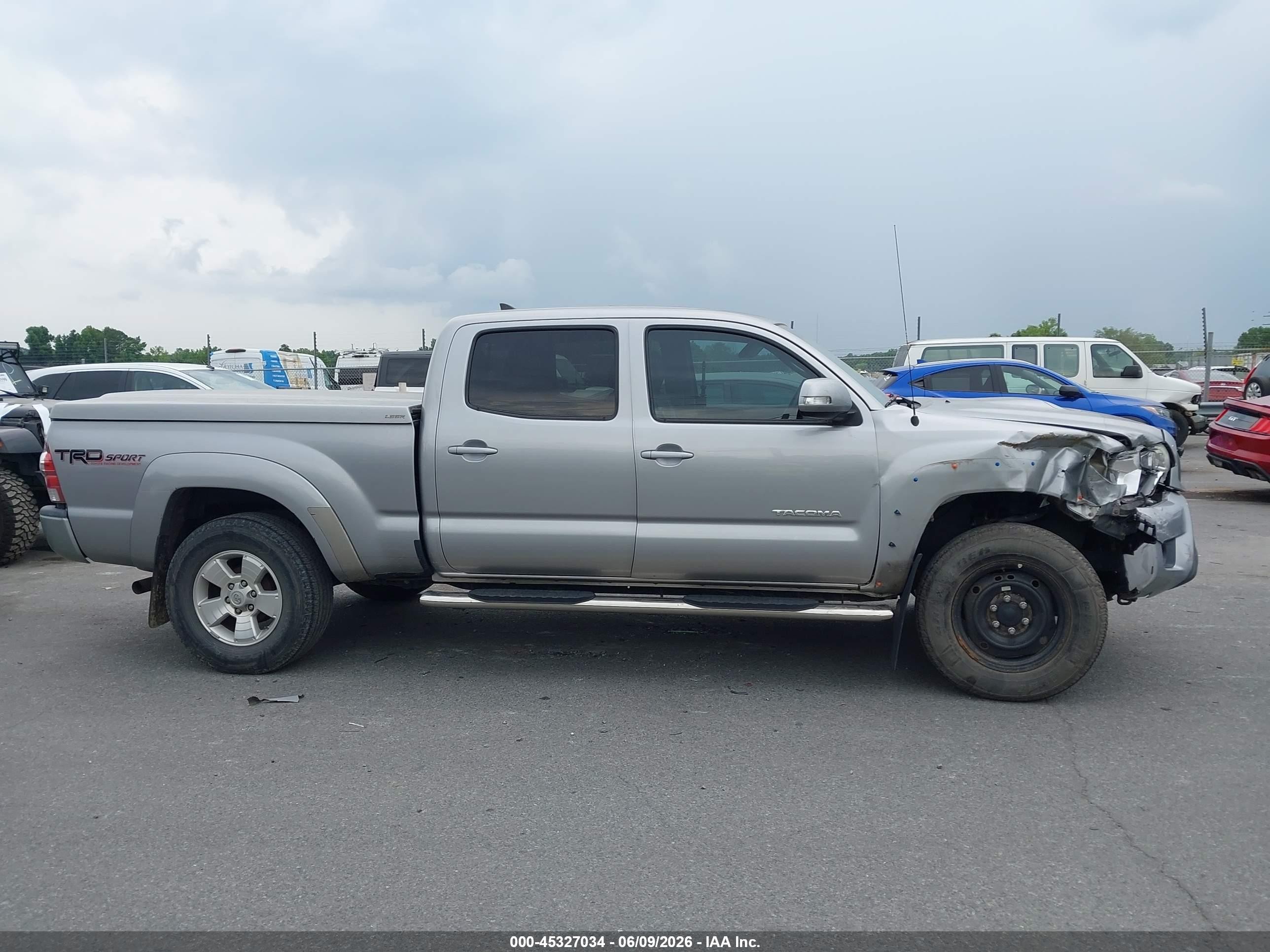 2015 Toyota Tacoma Base V6 Silver vin: 5TFMU4FN4FX031624