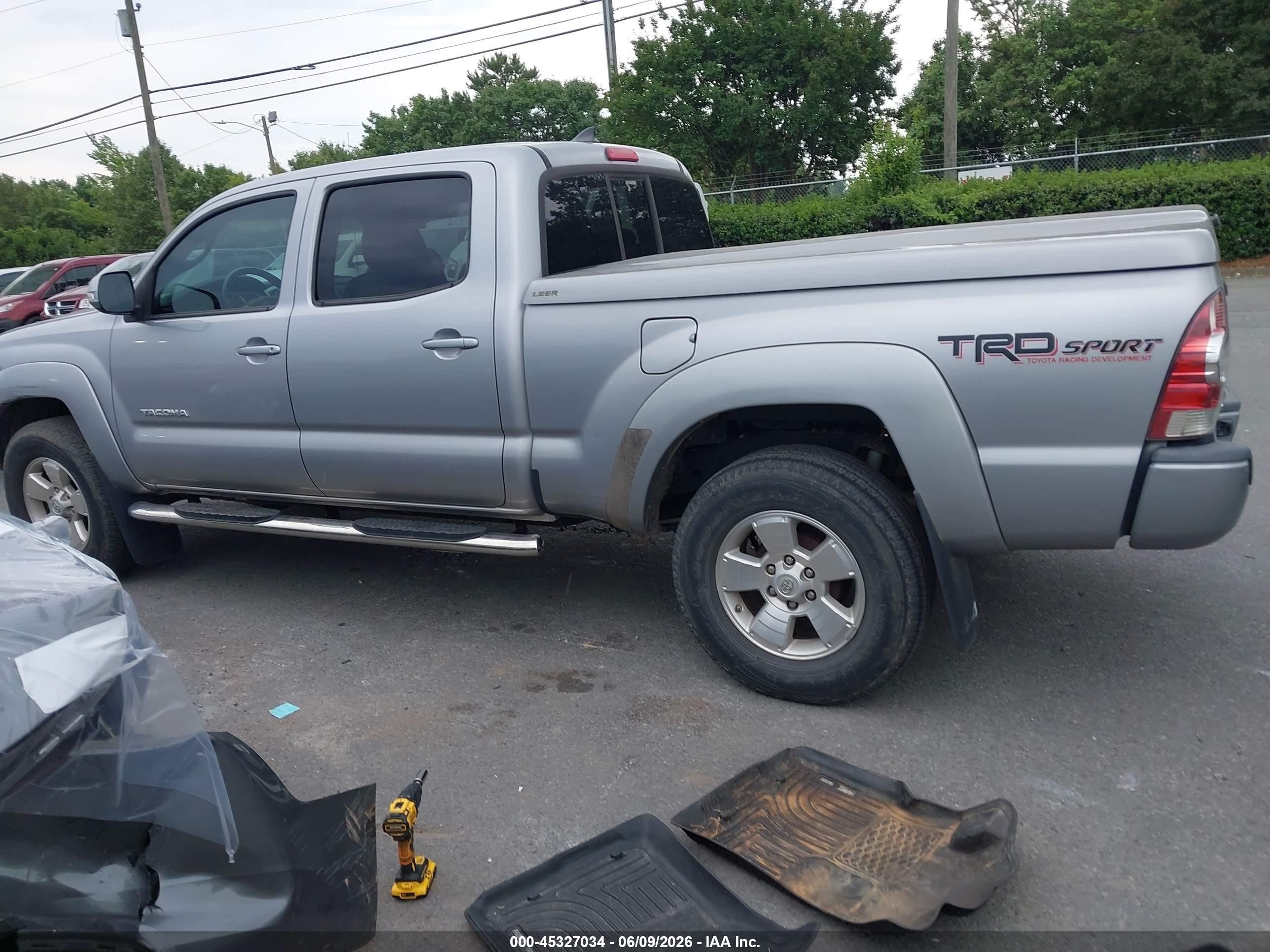 2015 Toyota Tacoma Base V6 Silver vin: 5TFMU4FN4FX031624